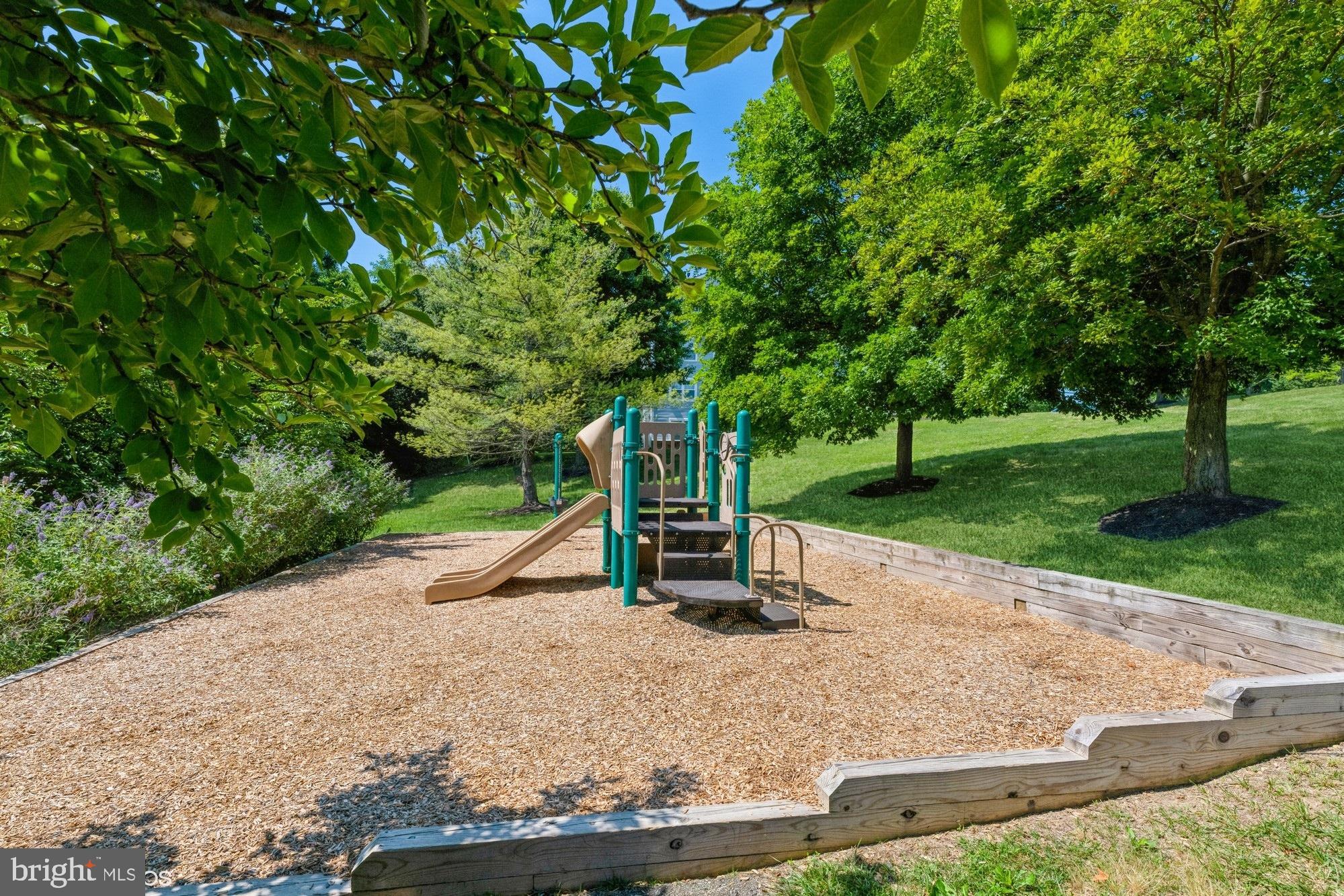 STRATFORD PLACE AT KINGS - Residential Lease