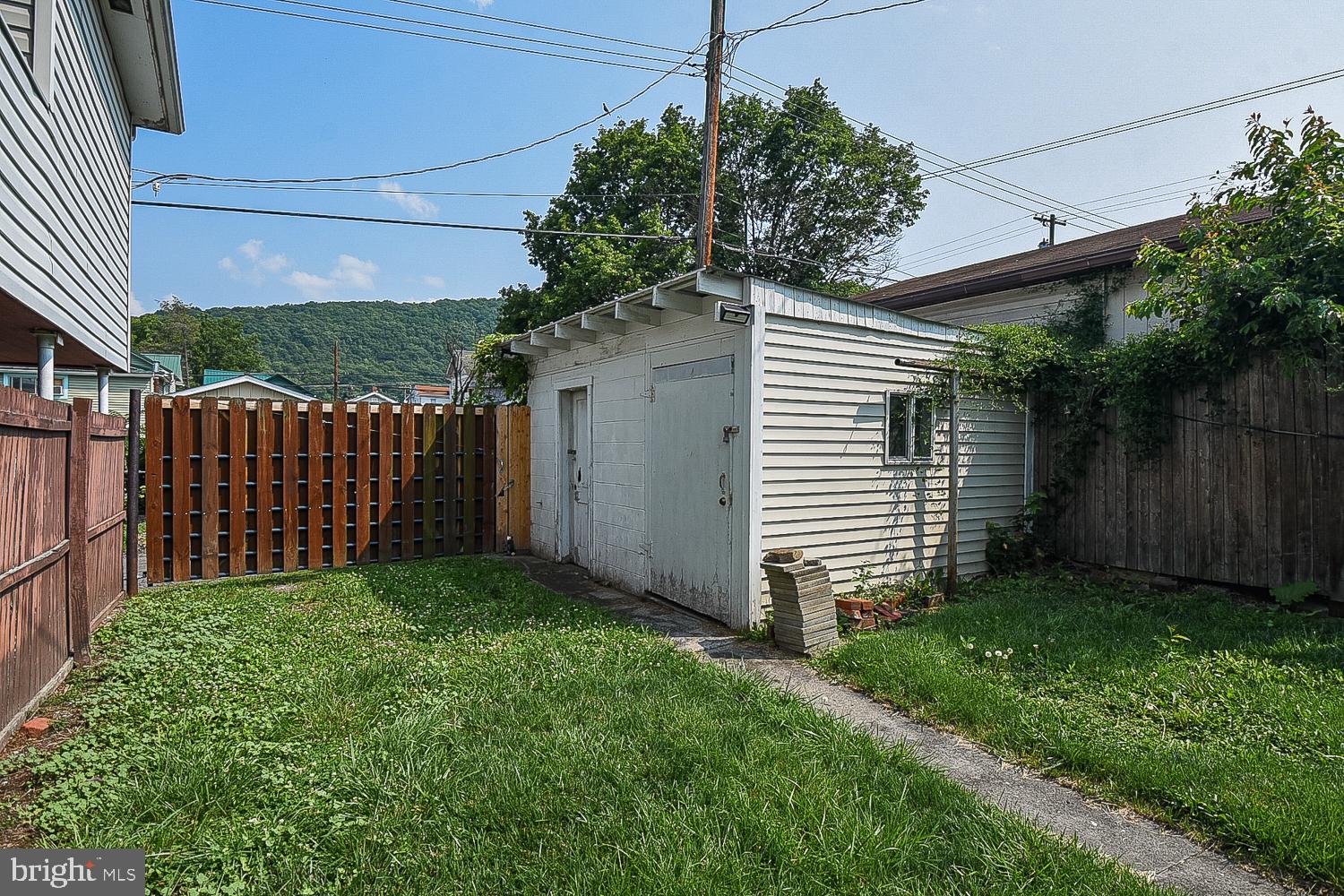 WEST END - Residential