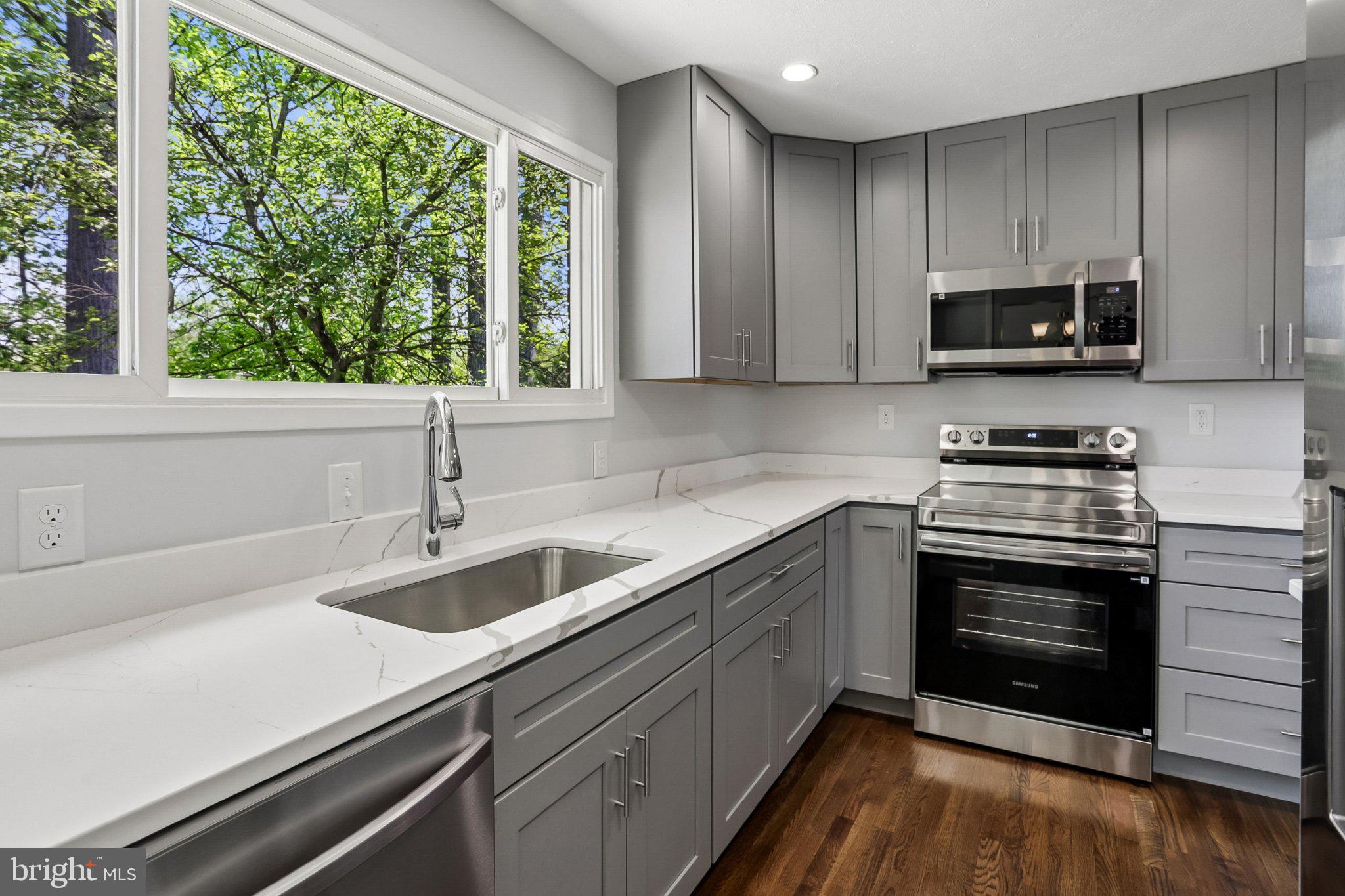 GREENWOOD KNOLLS - Residential