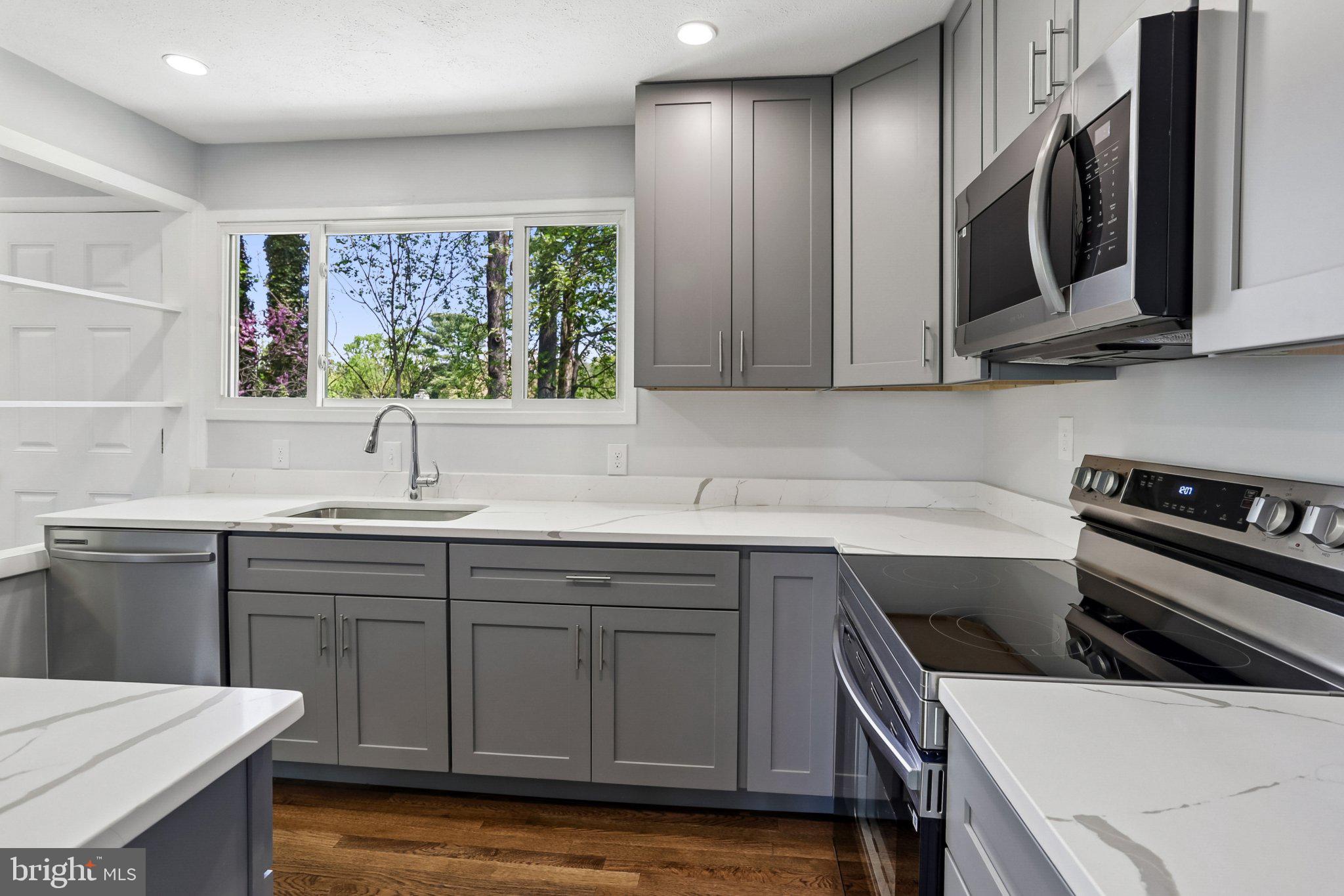 GREENWOOD KNOLLS - Residential