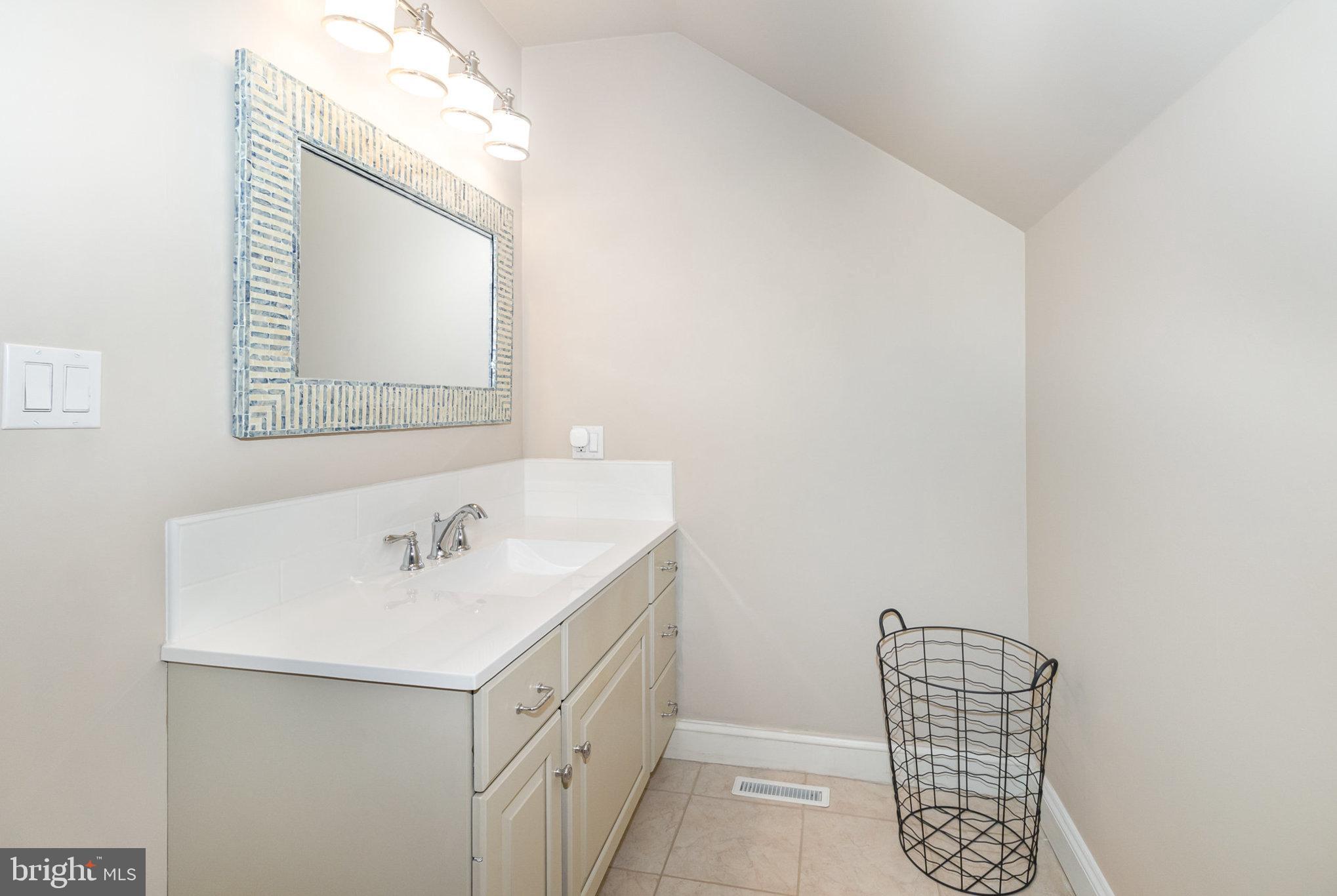 SOUTH LONDONDERRY - Residential