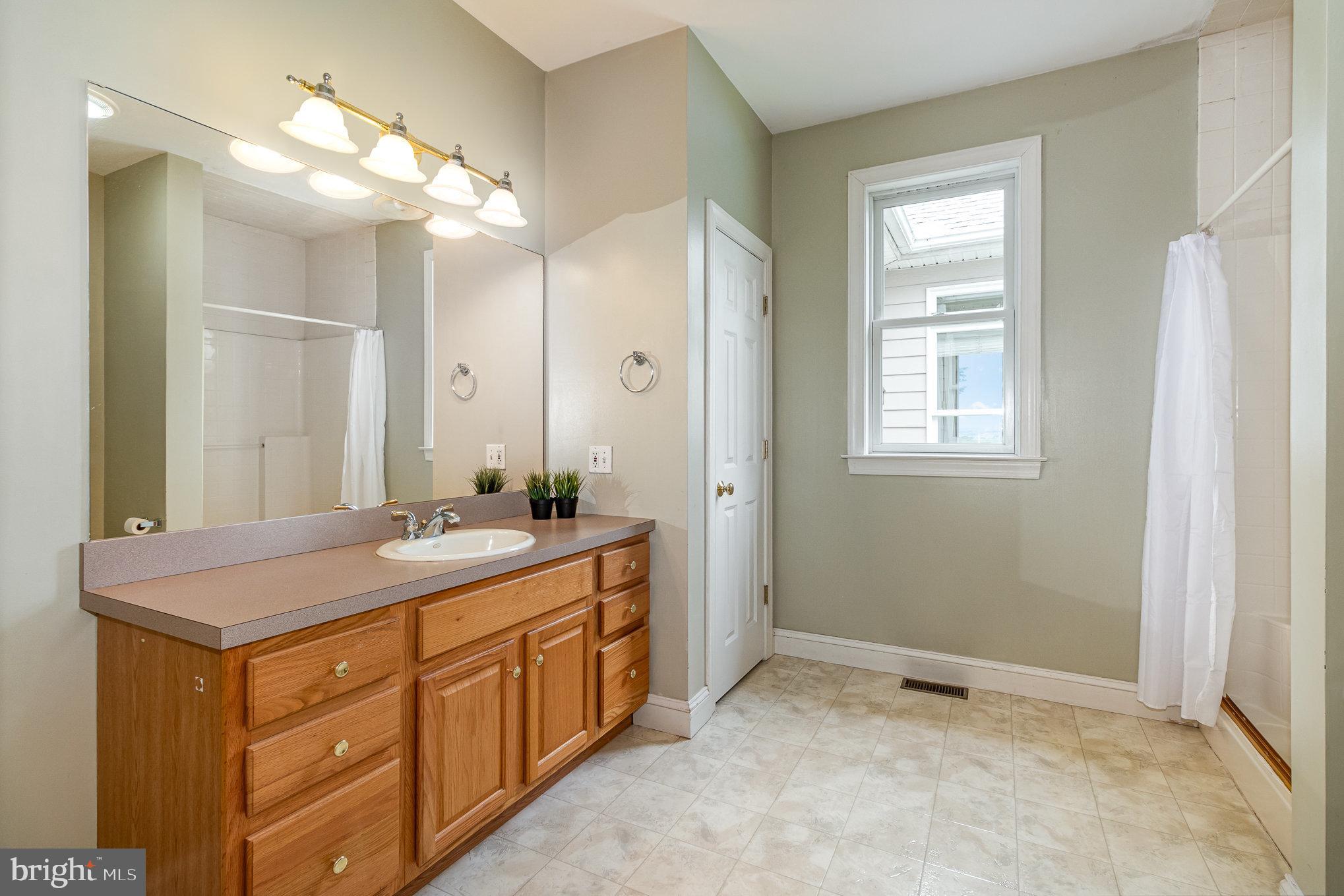 SOUTH LONDONDERRY - Residential