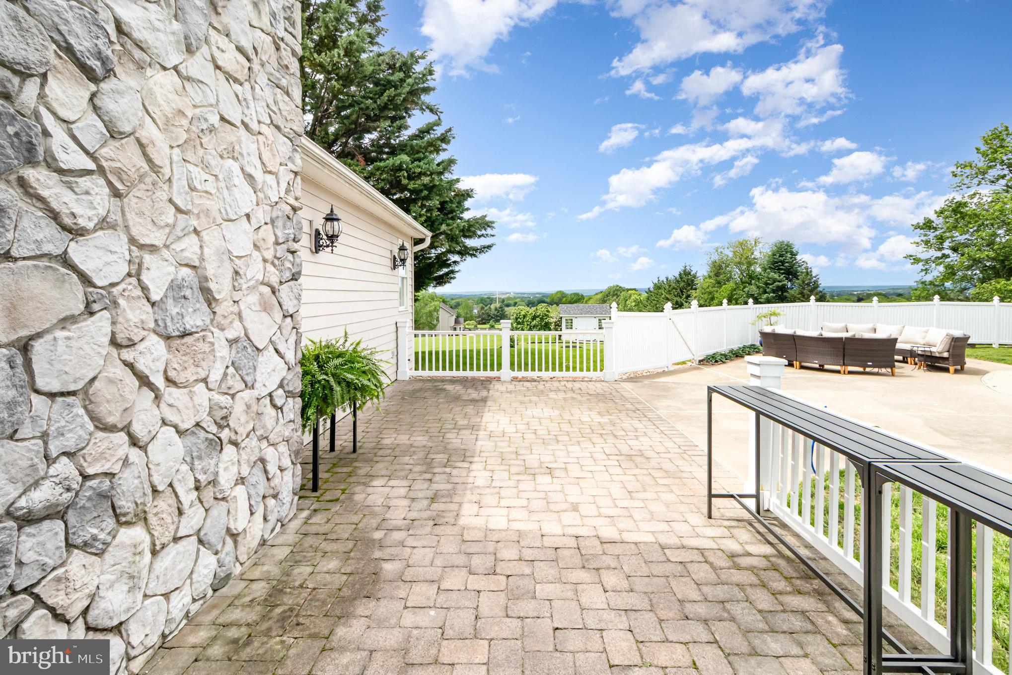 SOUTH LONDONDERRY - Residential