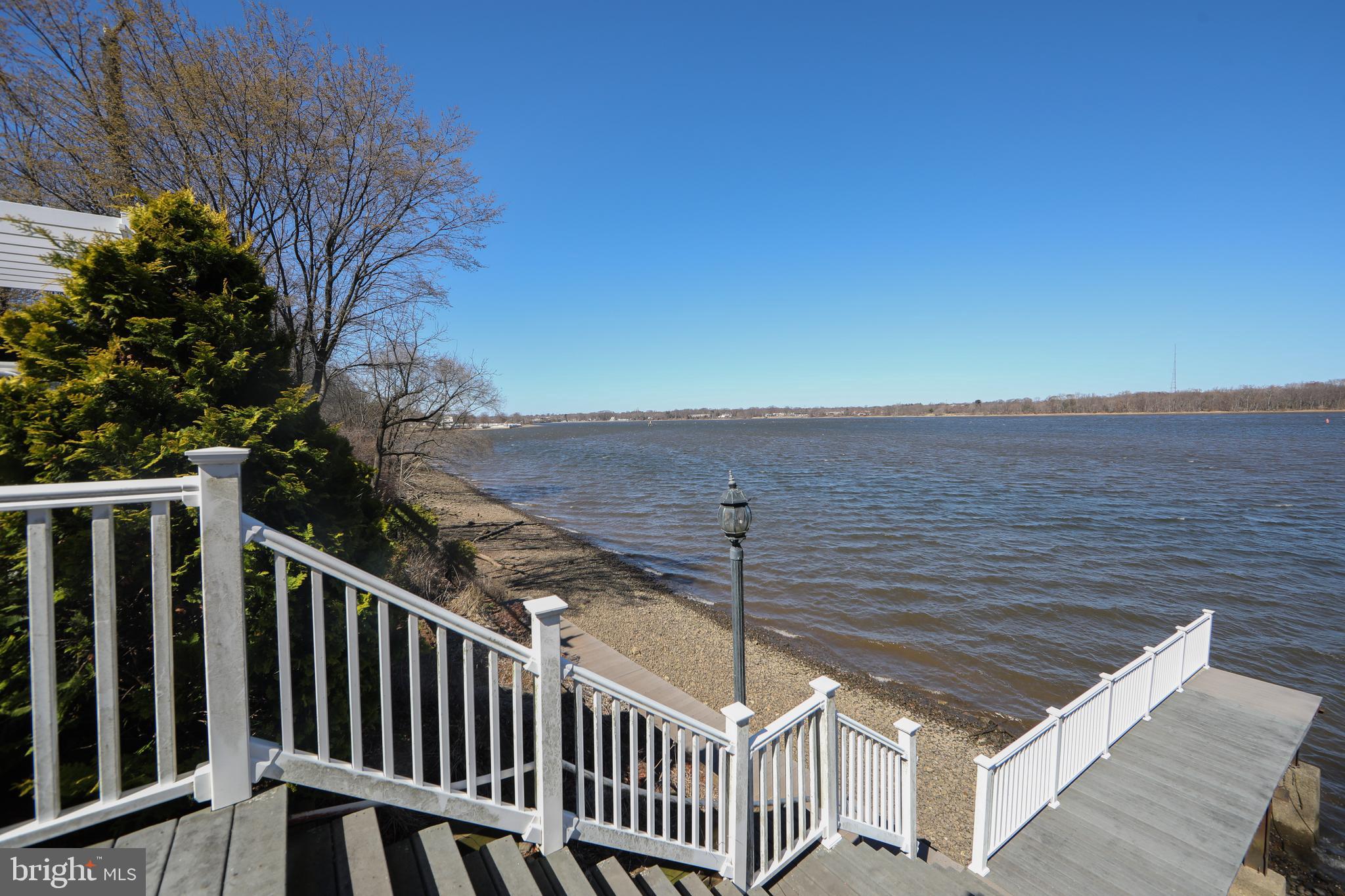 19 RIVERBANK