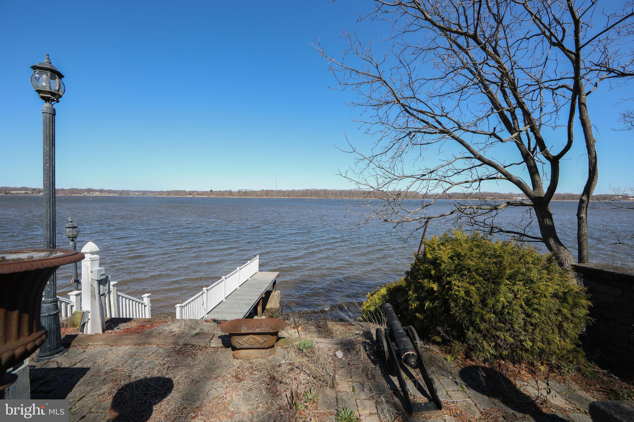 19 RIVERBANK