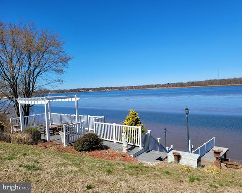 19 RIVERBANK BEVERLY NJ 08010