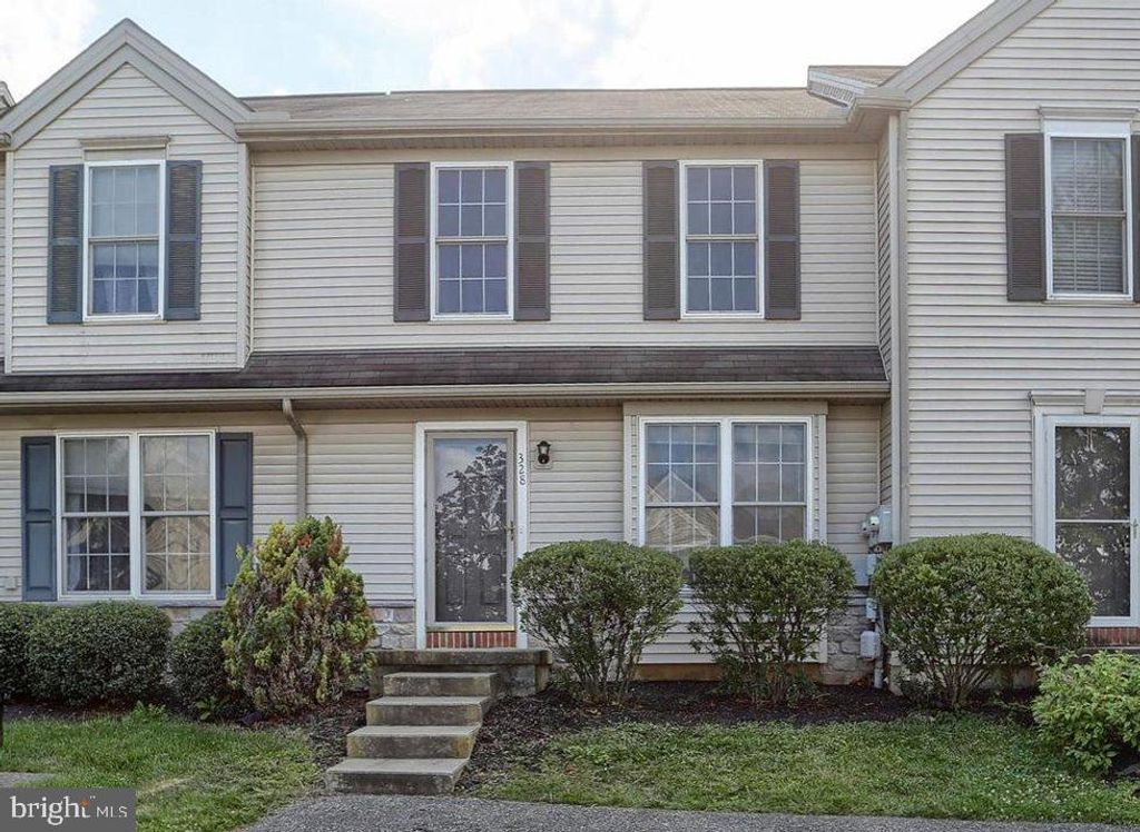 Photo of 328 BANYAN CIRCLE DR, LANCASTER, PA 17603 (MLS # PALA2038622)