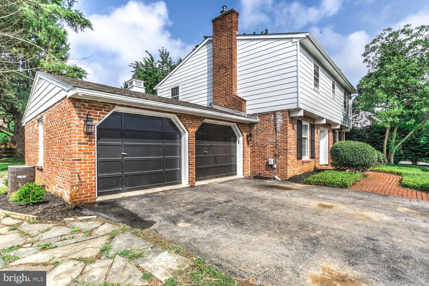1909 NORTHBROOK DRIVE