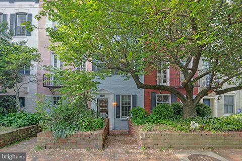 Photo of 711 A Street NE, WASHINGTON, DC 20002 (MLS # DCDC2269814)