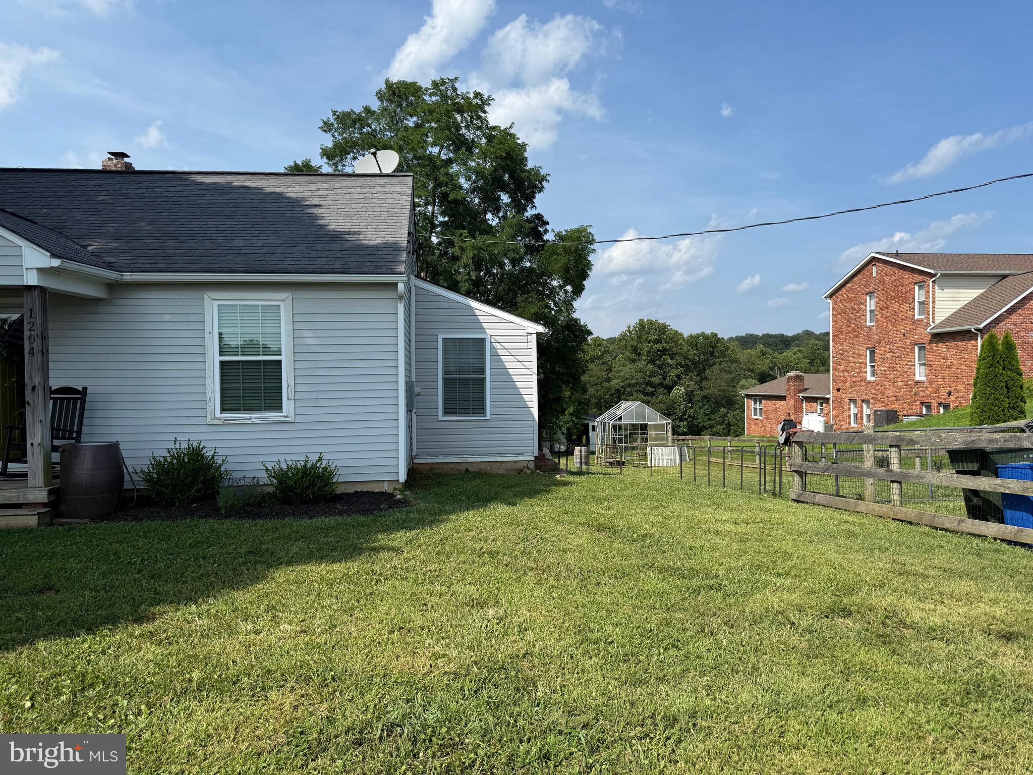 1204 W OLD LIBERTY ROAD