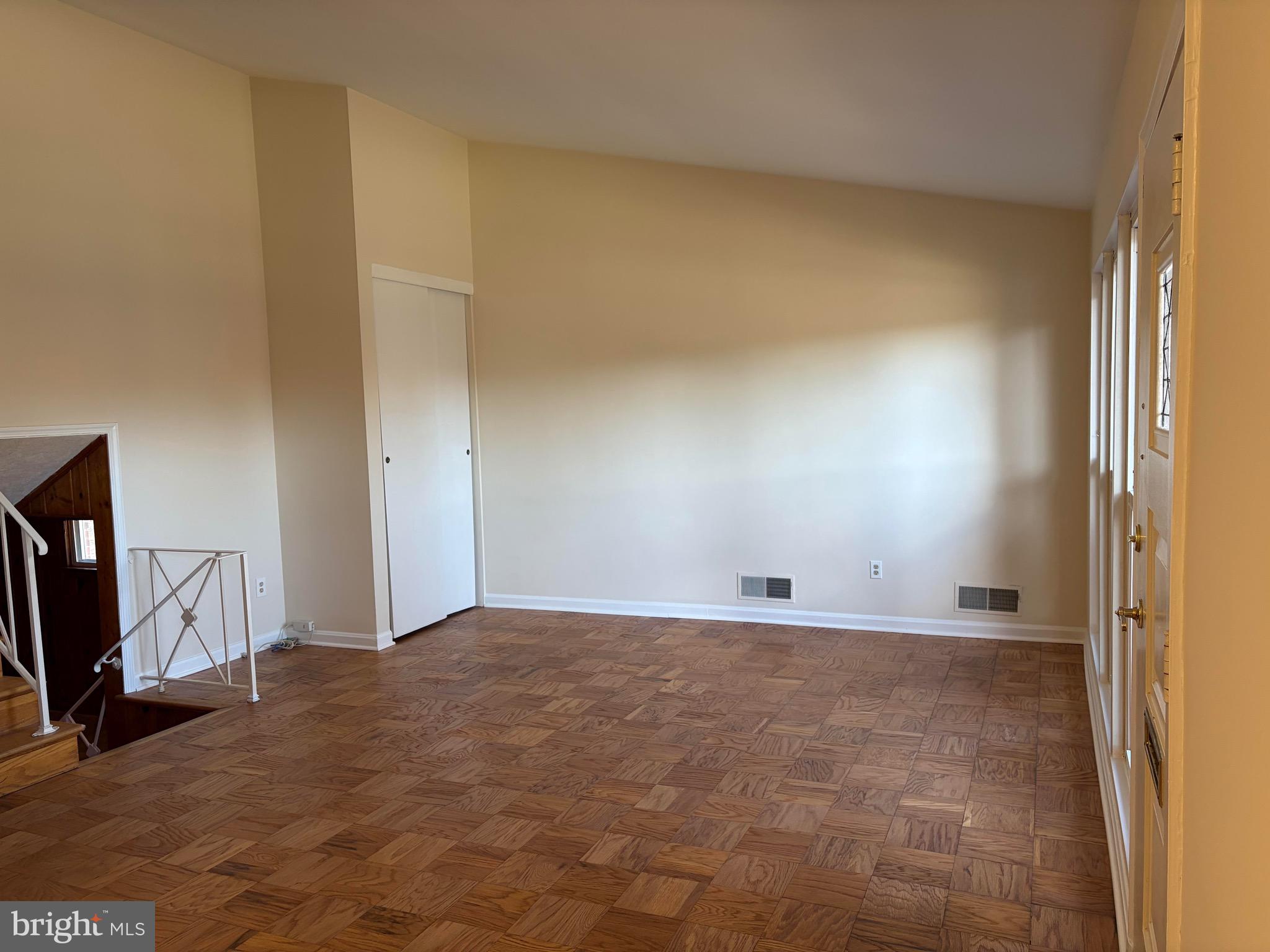 ROYAL VIEW - Residential