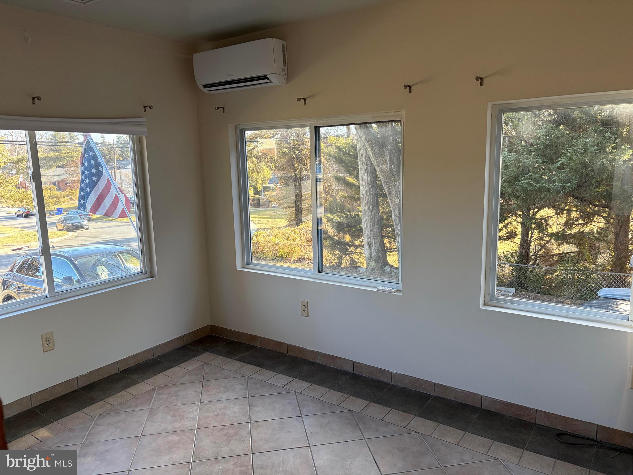 ROYAL VIEW - Residential