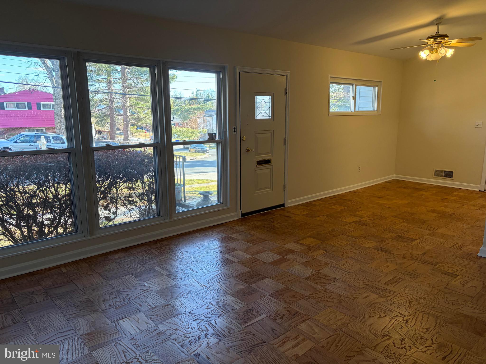 ROYAL VIEW - Residential