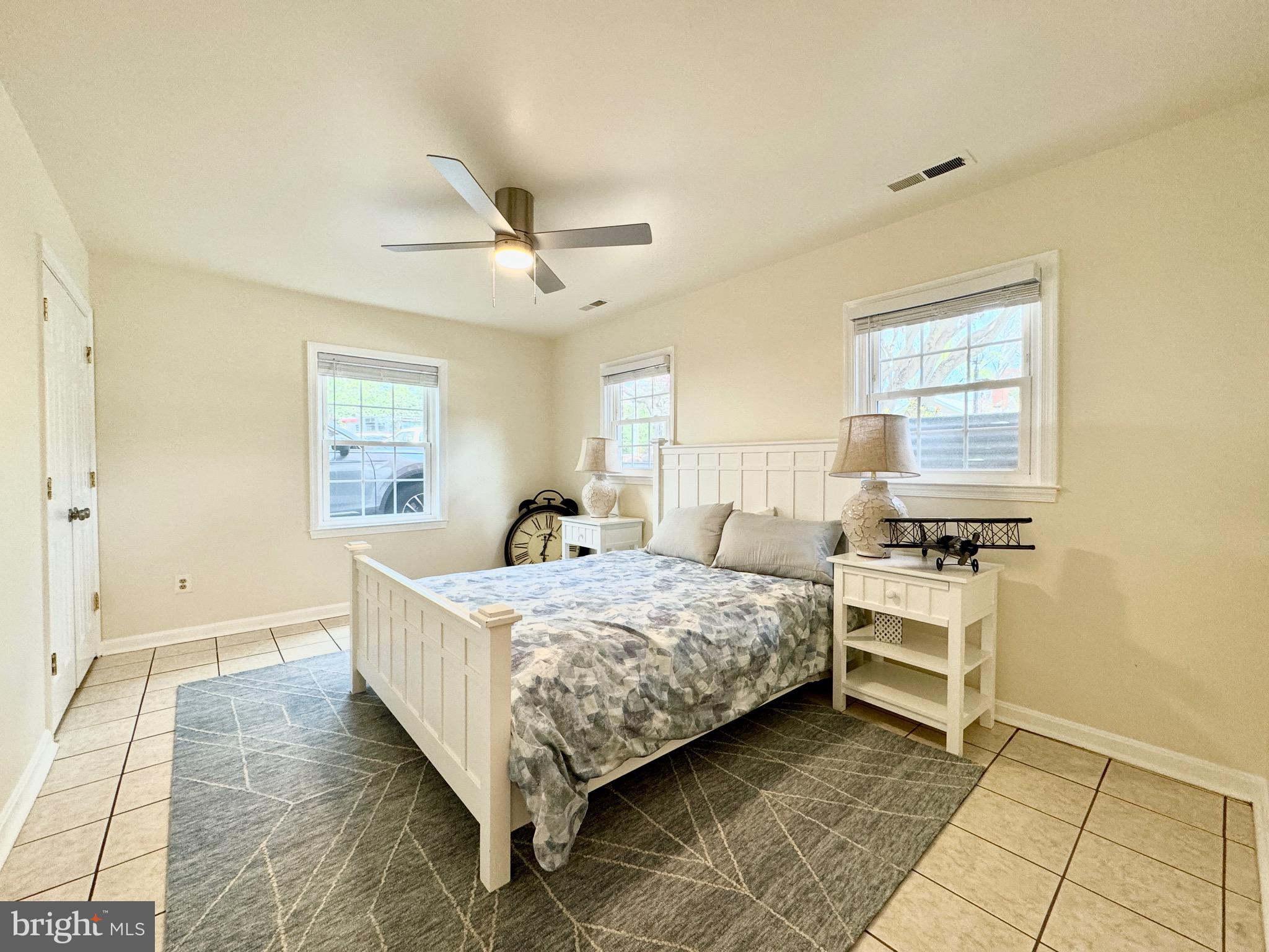 BEVERLY MANOR - Residential Lease