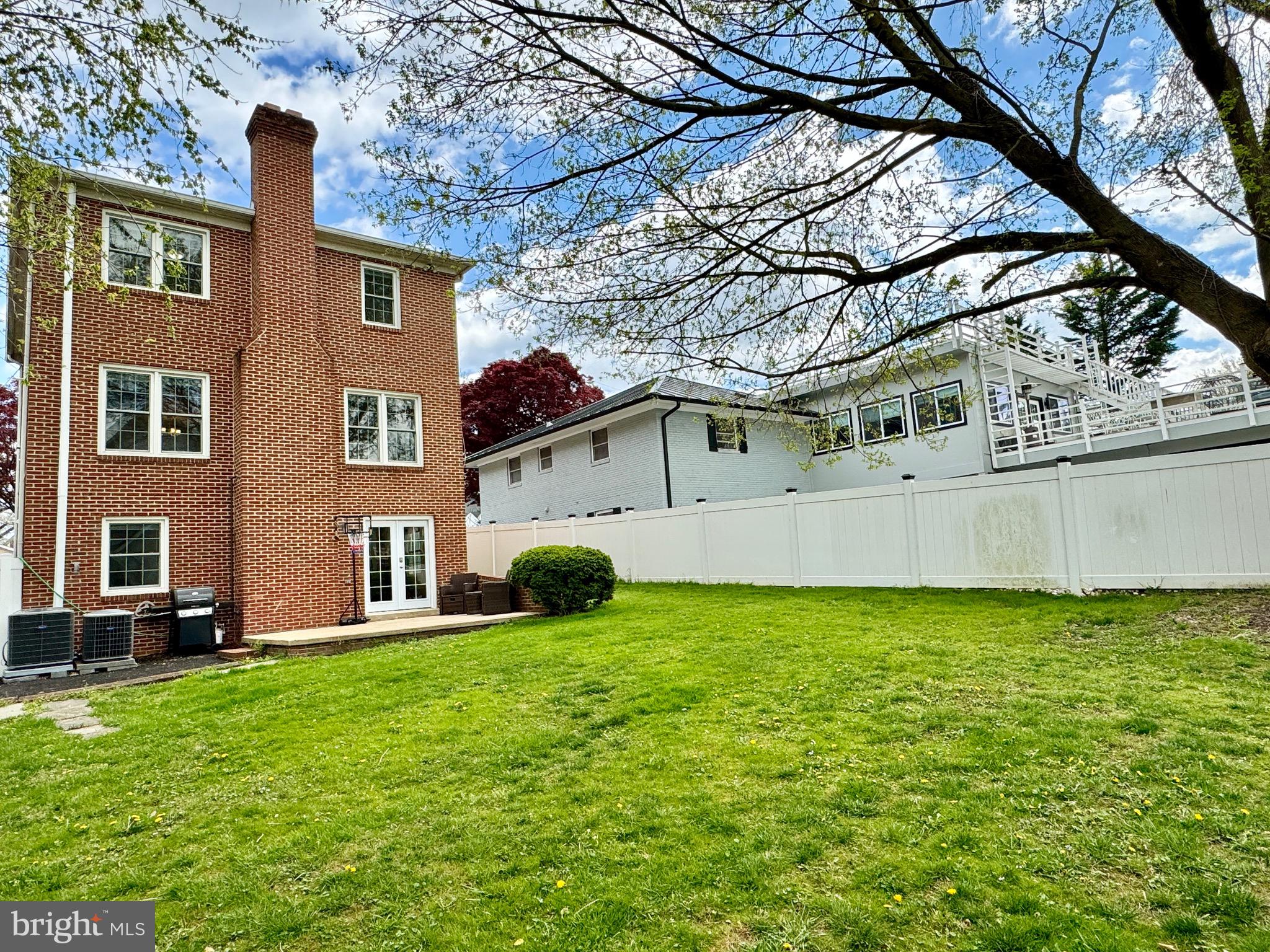 BEVERLY MANOR - Residential Lease