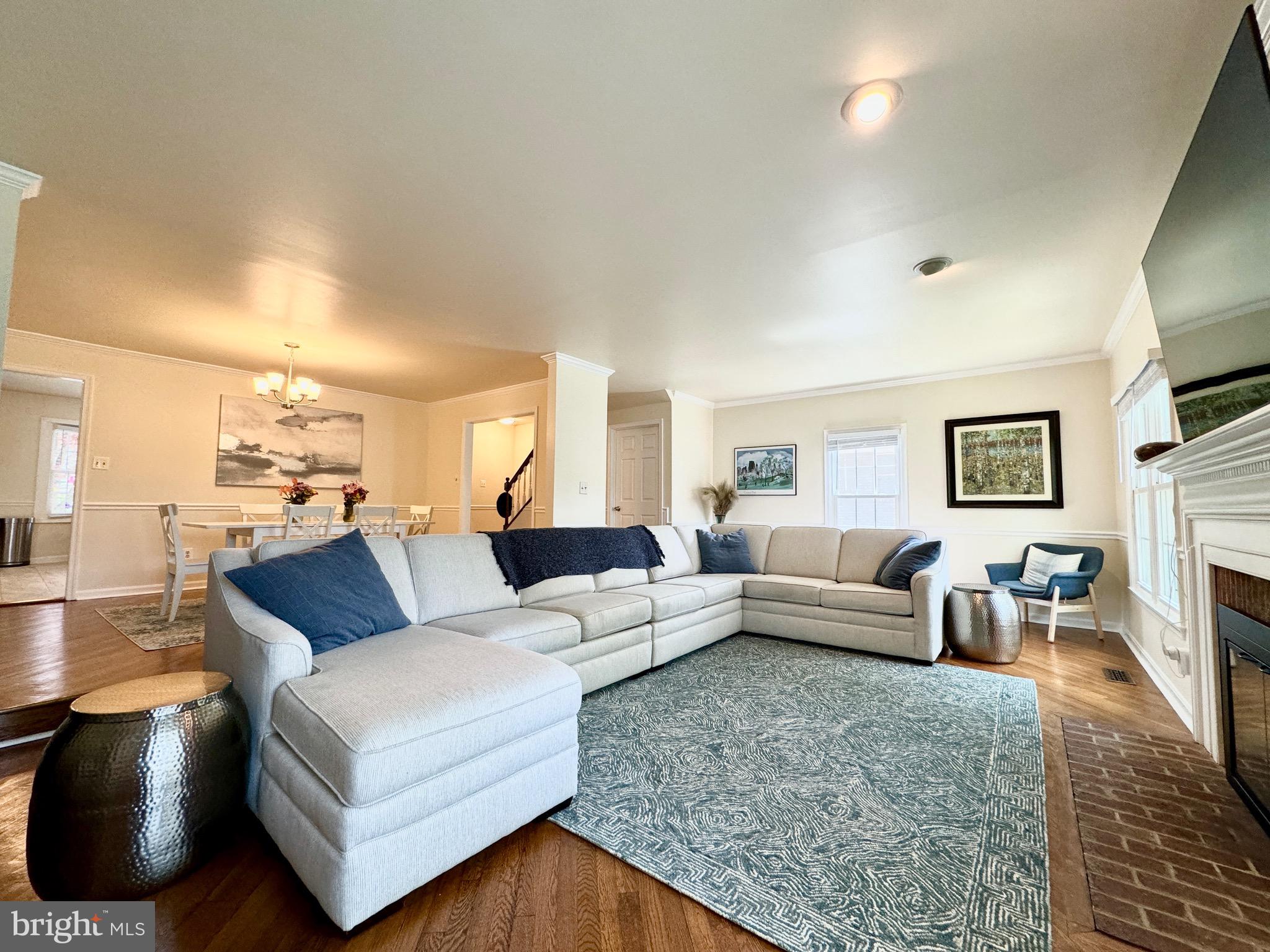 BEVERLY MANOR - Residential Lease