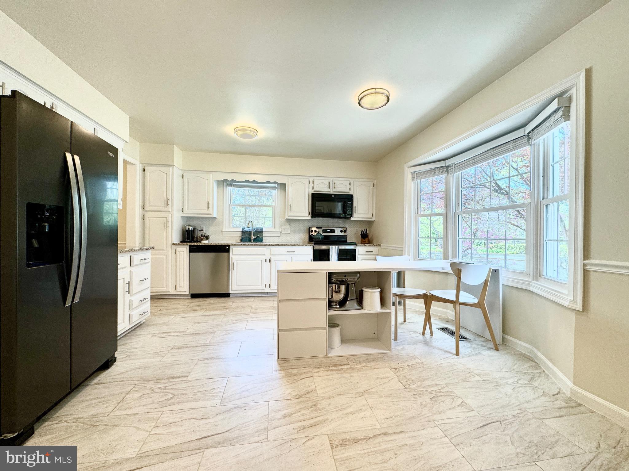 BEVERLY MANOR - Residential Lease