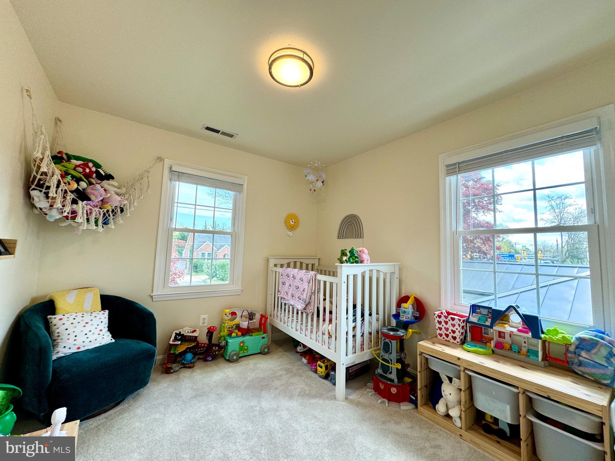 BEVERLY MANOR - Residential Lease