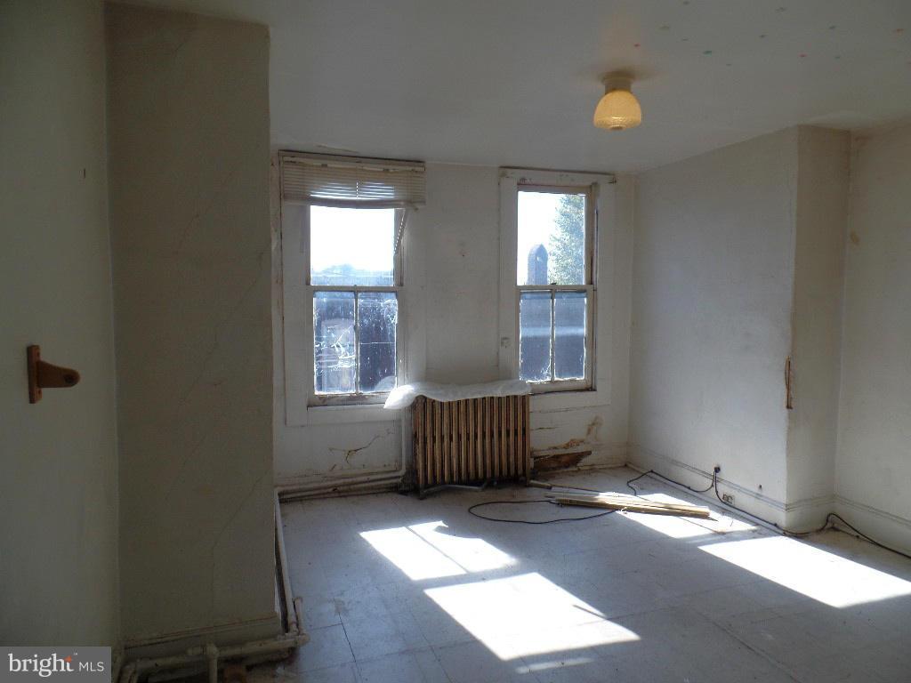 BROADWAY EAST - Residential