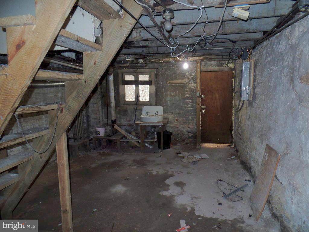 BROADWAY EAST - Residential