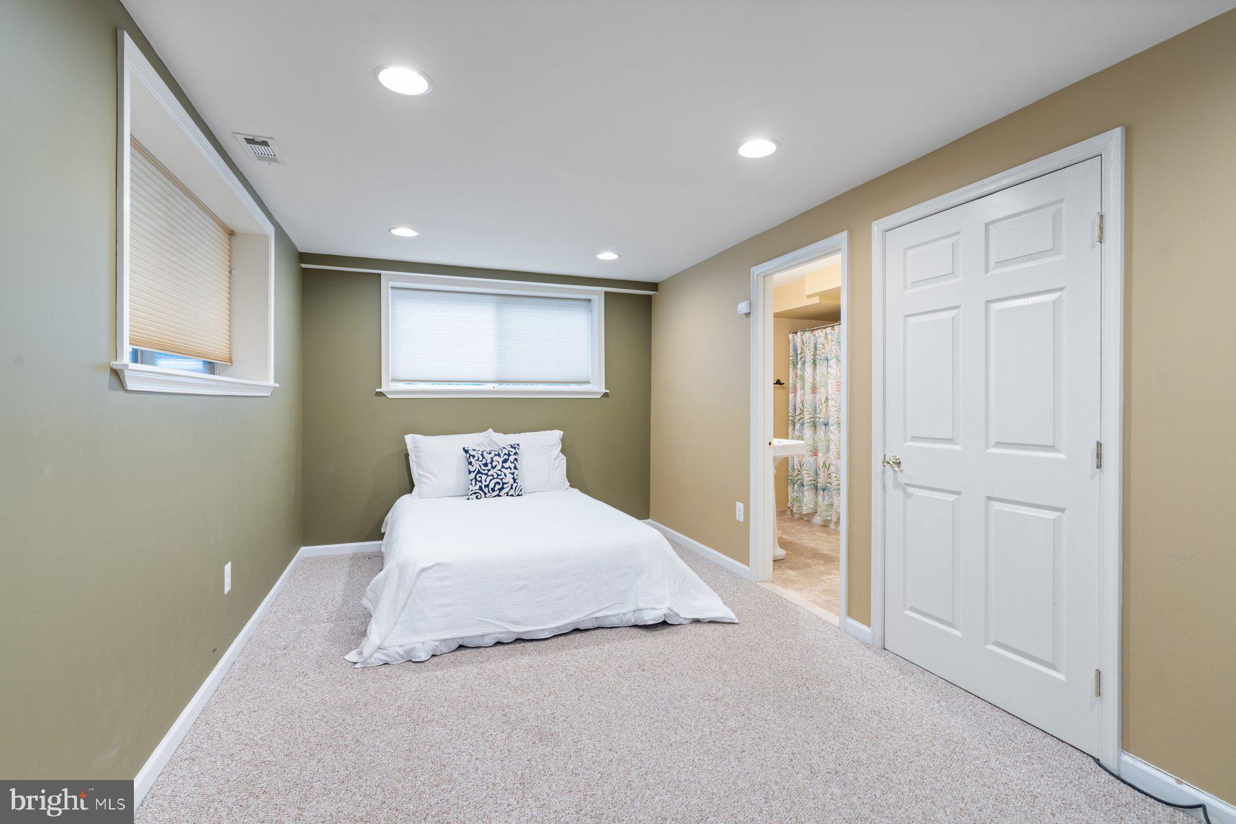 RIVERDALE PARK - Residential