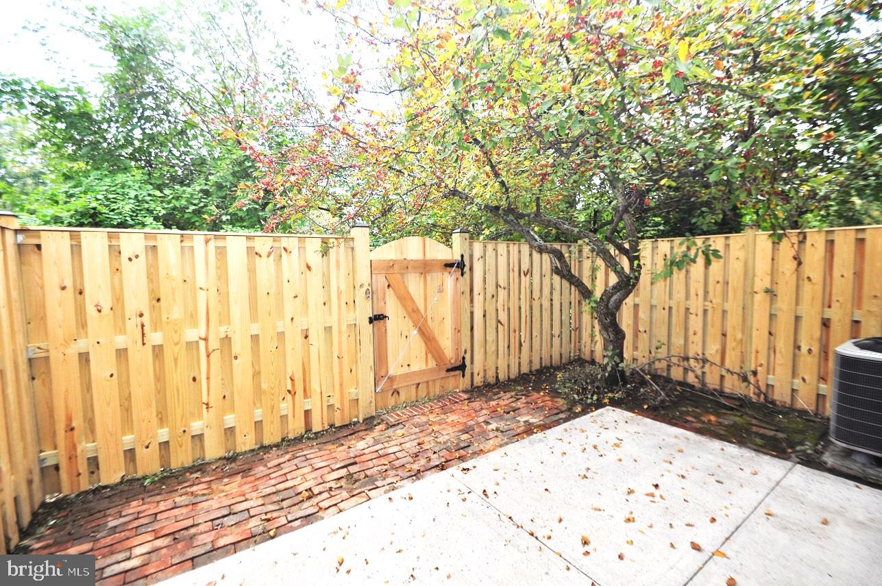 WESTLAKE TERRACE - Residential Lease