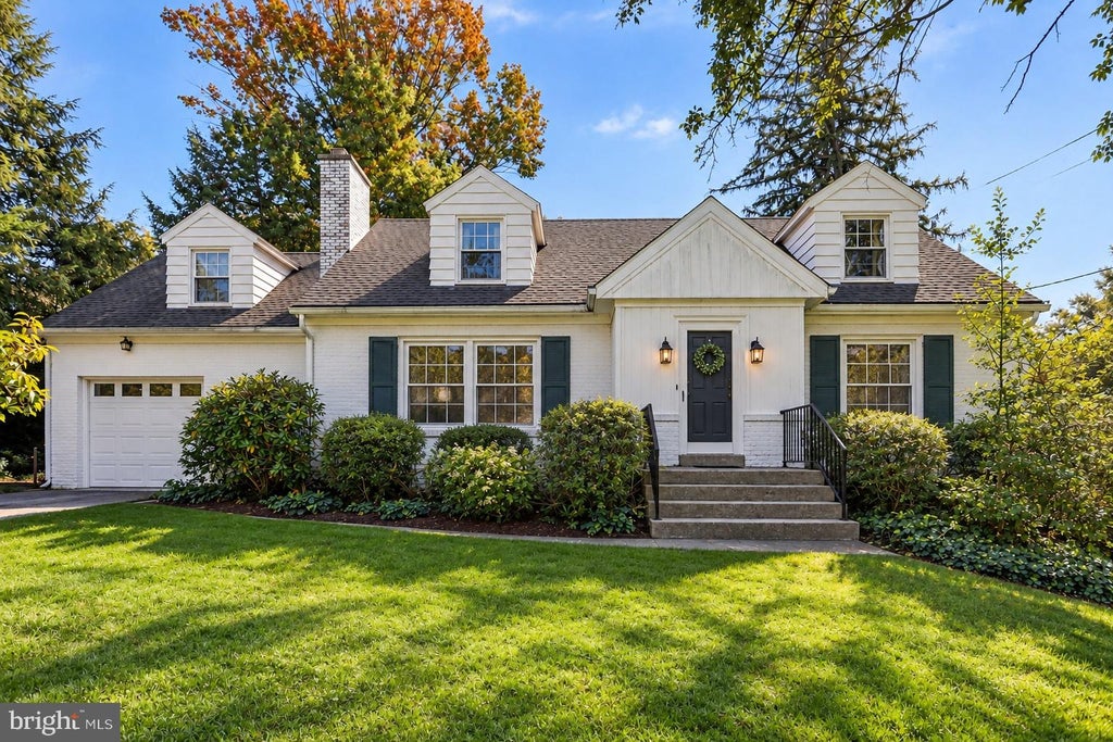Photo of 980 Brockie Lane, YORK, PA 17403 (MLS # PAYK2112634)