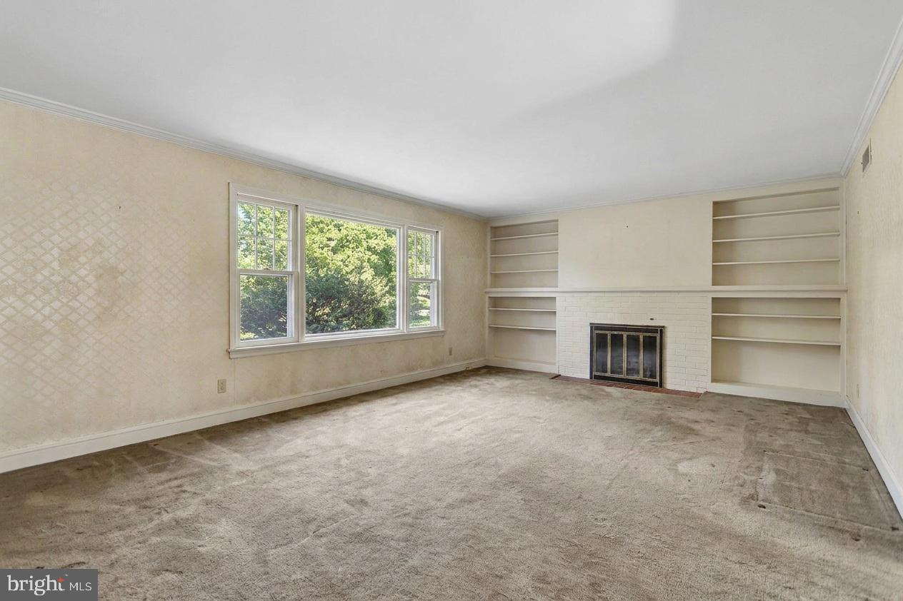 980 BROCKIE LANE