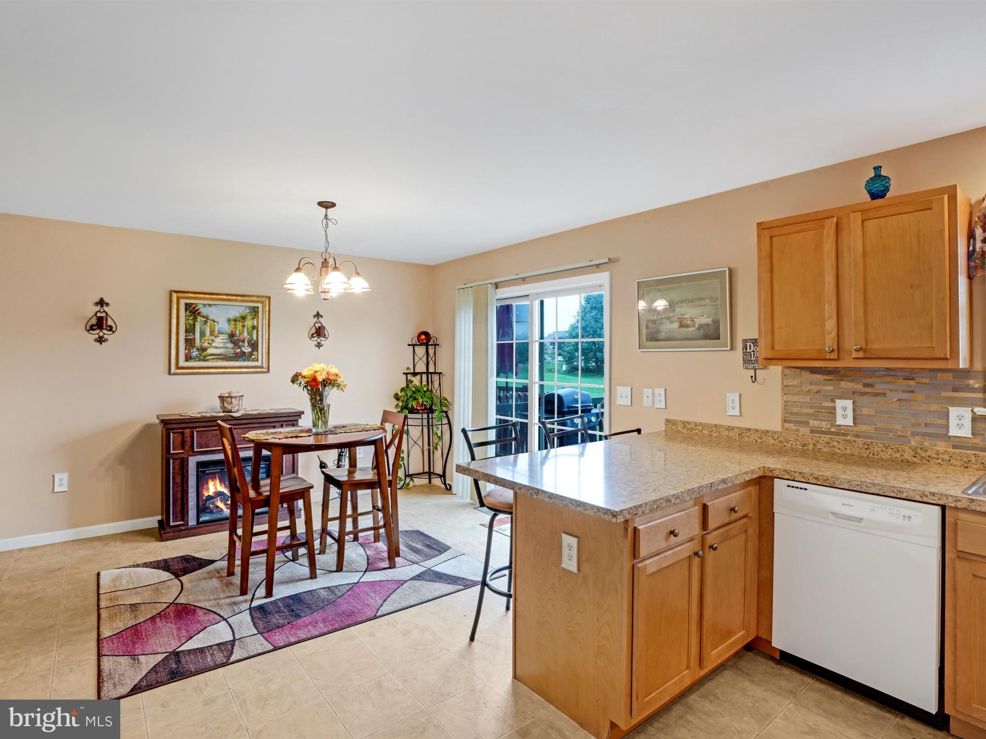 VILLAGE SQUARE MAYTOWN - Residential