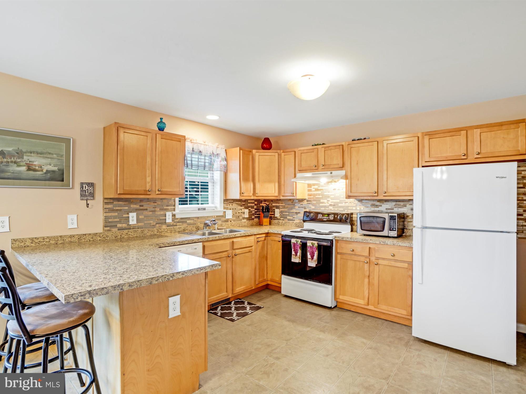 VILLAGE SQUARE MAYTOWN - Residential