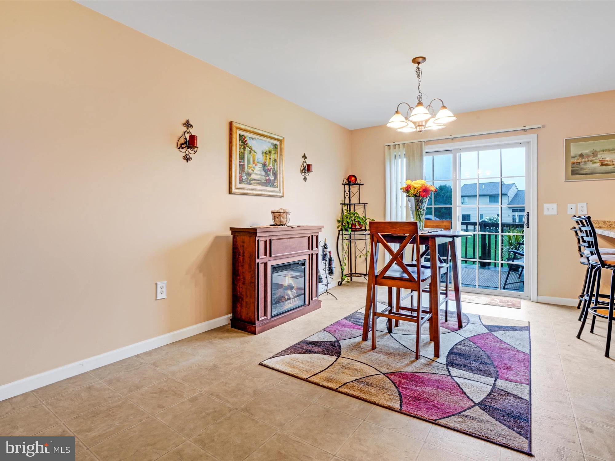 VILLAGE SQUARE MAYTOWN - Residential