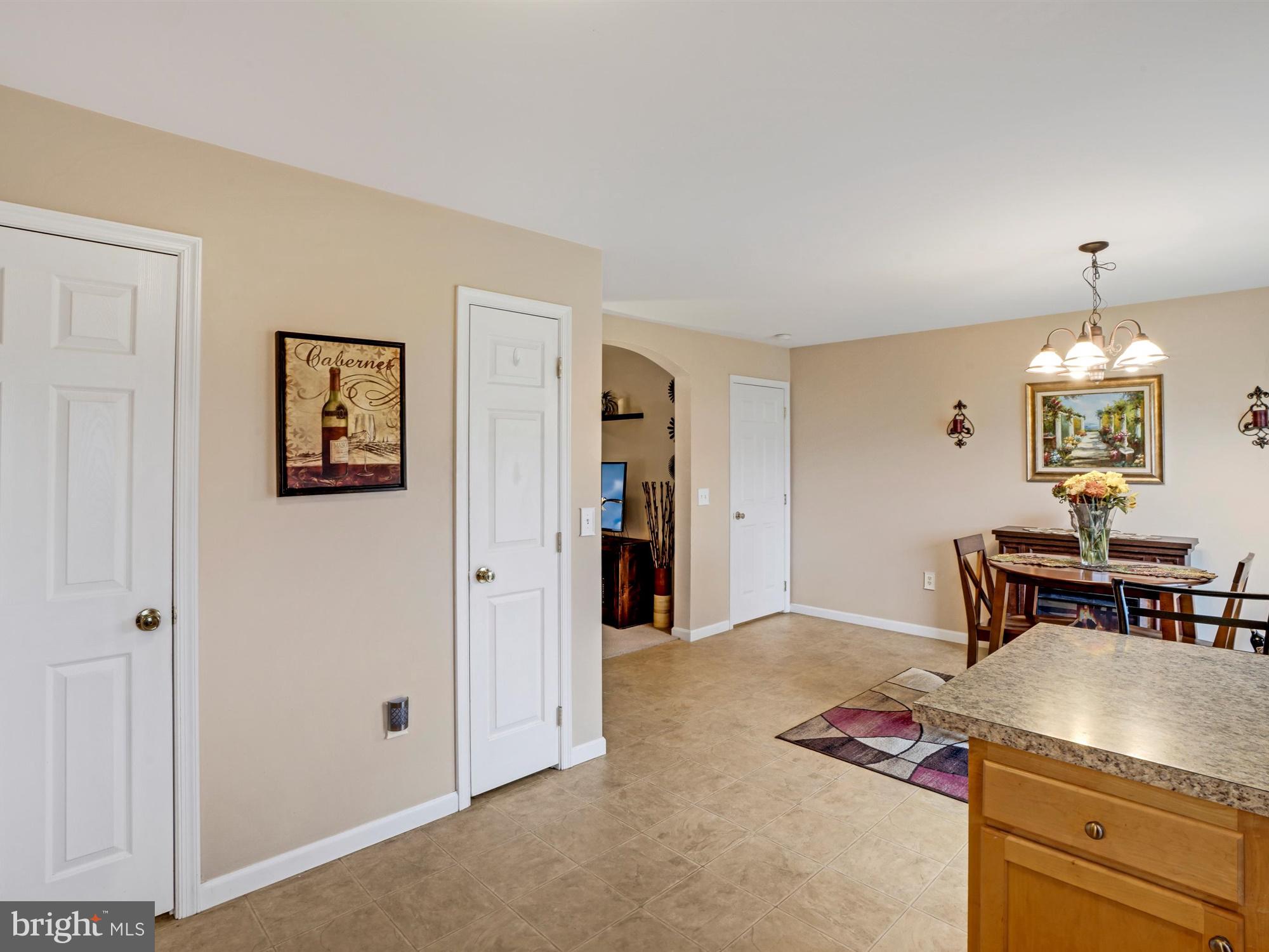 VILLAGE SQUARE MAYTOWN - Residential