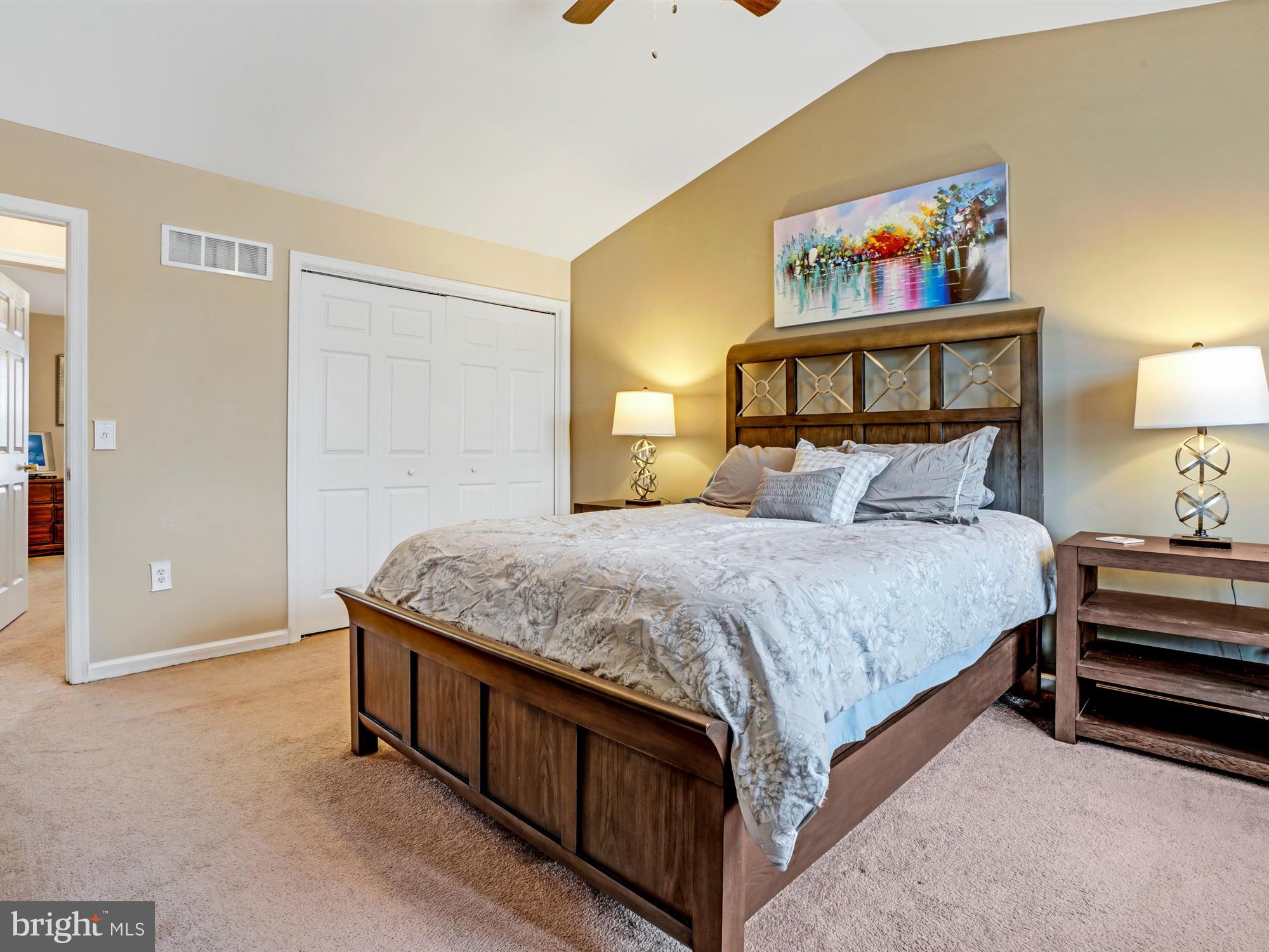 VILLAGE SQUARE MAYTOWN - Residential