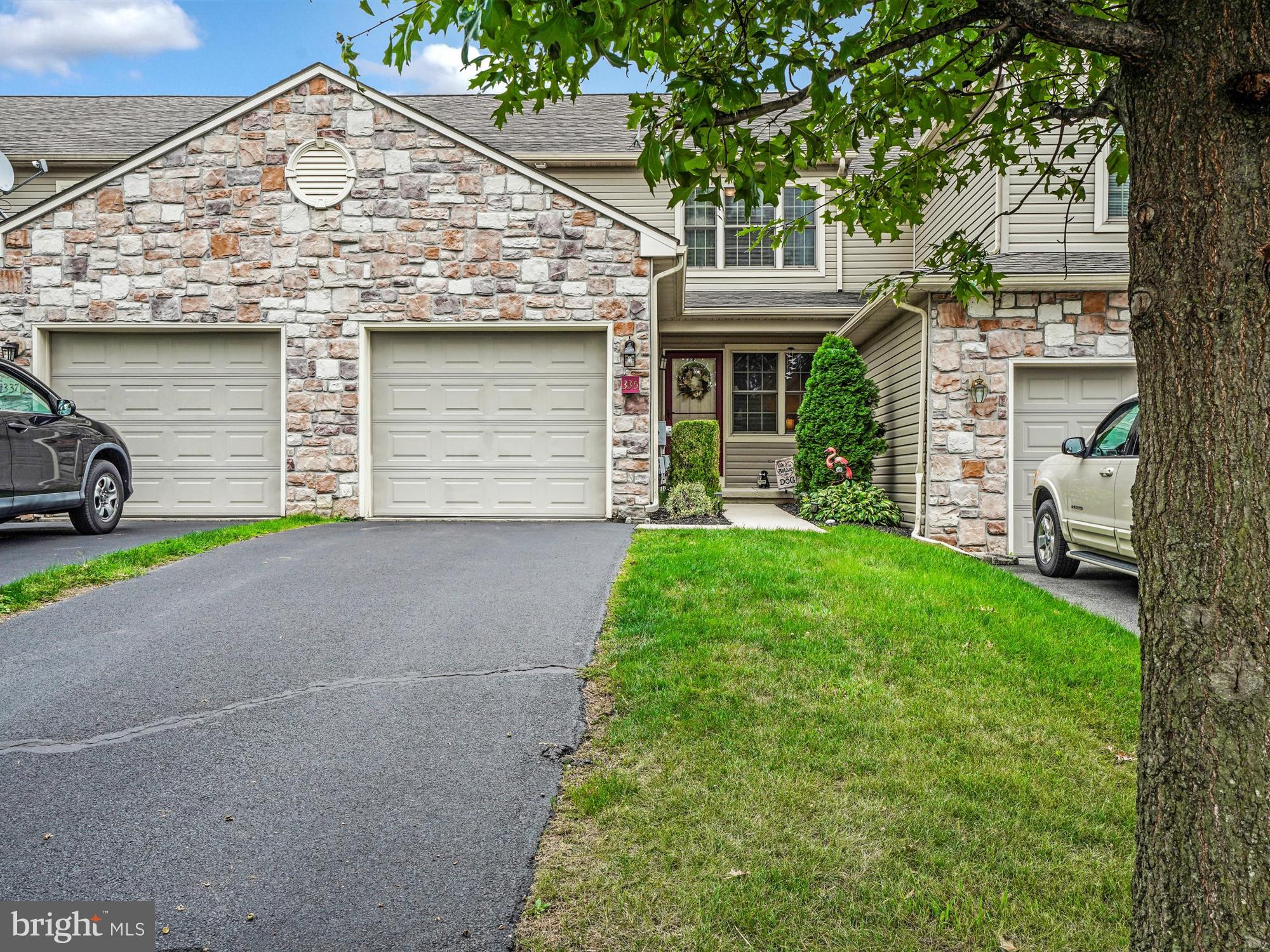 VILLAGE SQUARE MAYTOWN - Residential