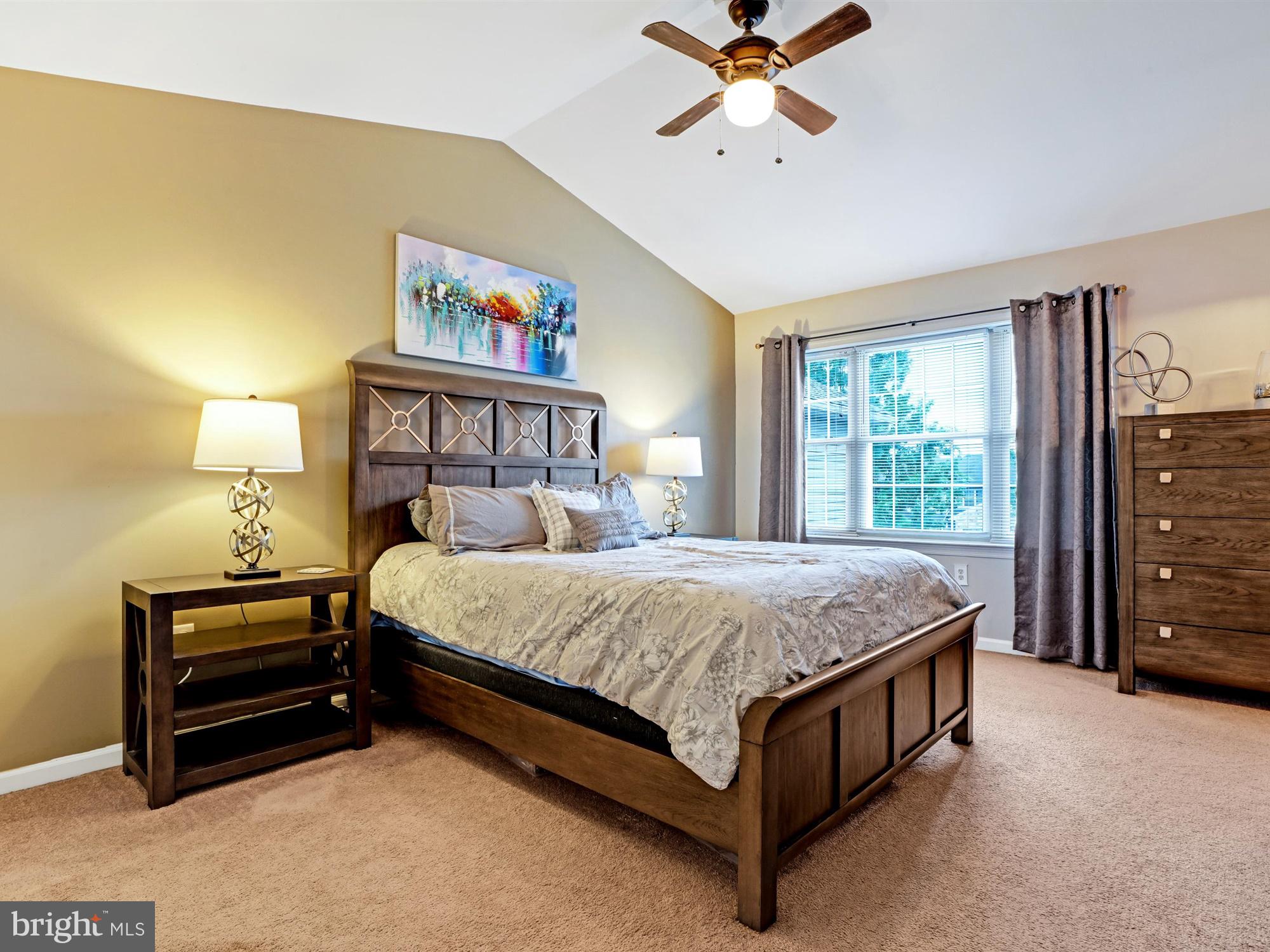 VILLAGE SQUARE MAYTOWN - Residential