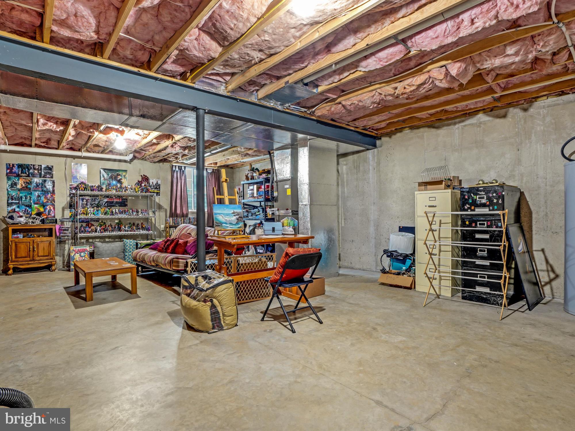 VILLAGE SQUARE MAYTOWN - Residential