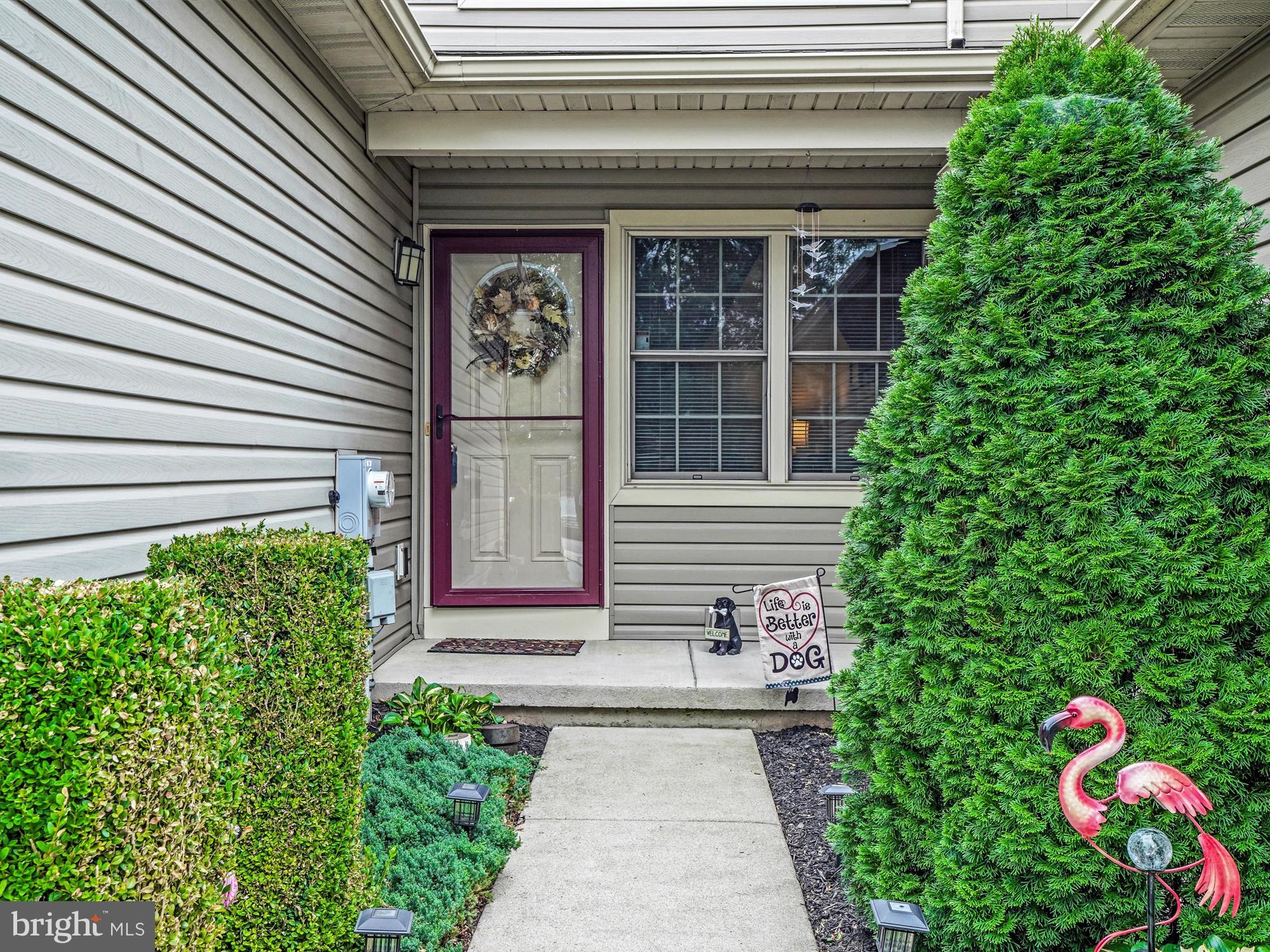 VILLAGE SQUARE MAYTOWN - Residential