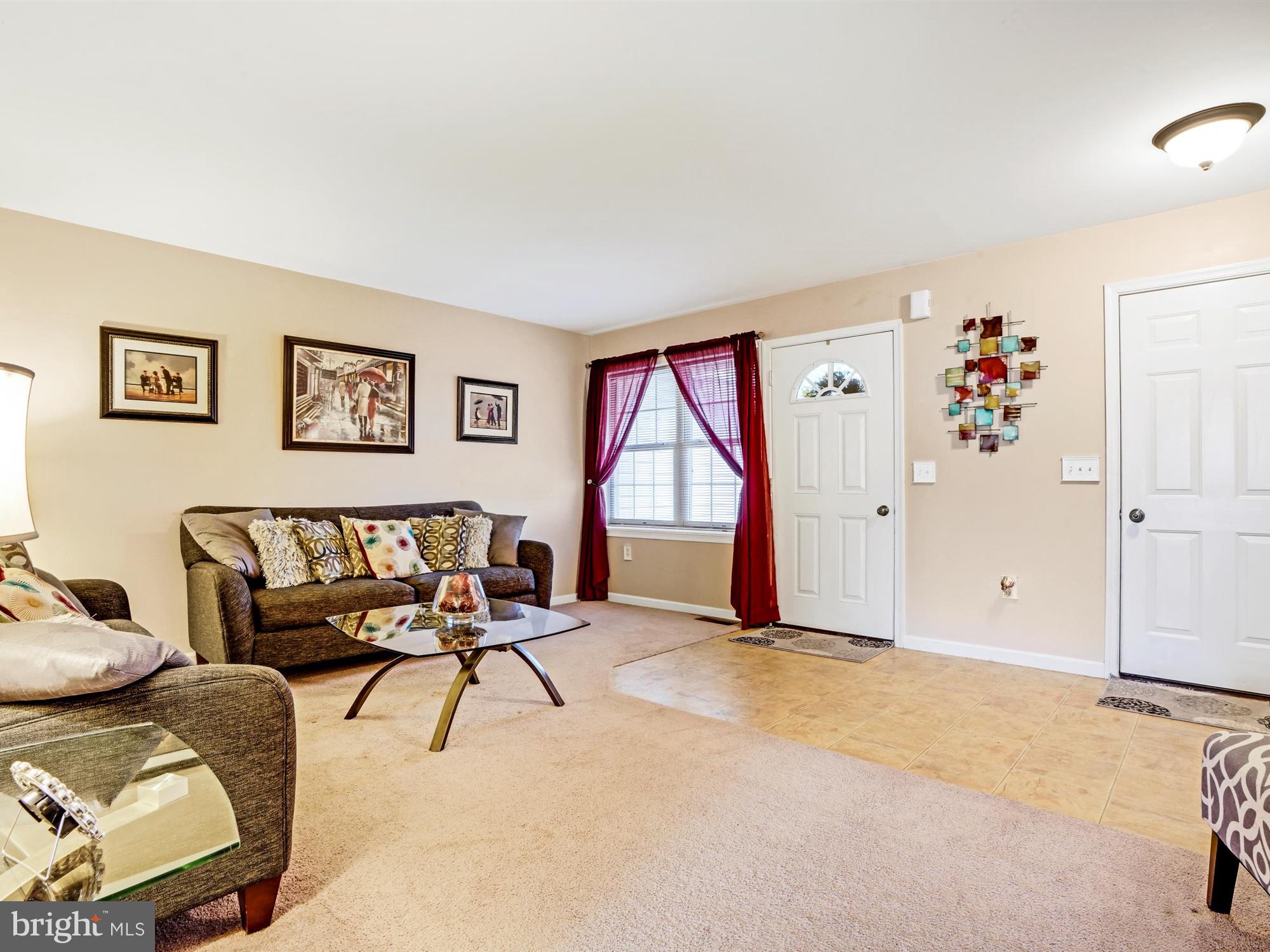 VILLAGE SQUARE MAYTOWN - Residential