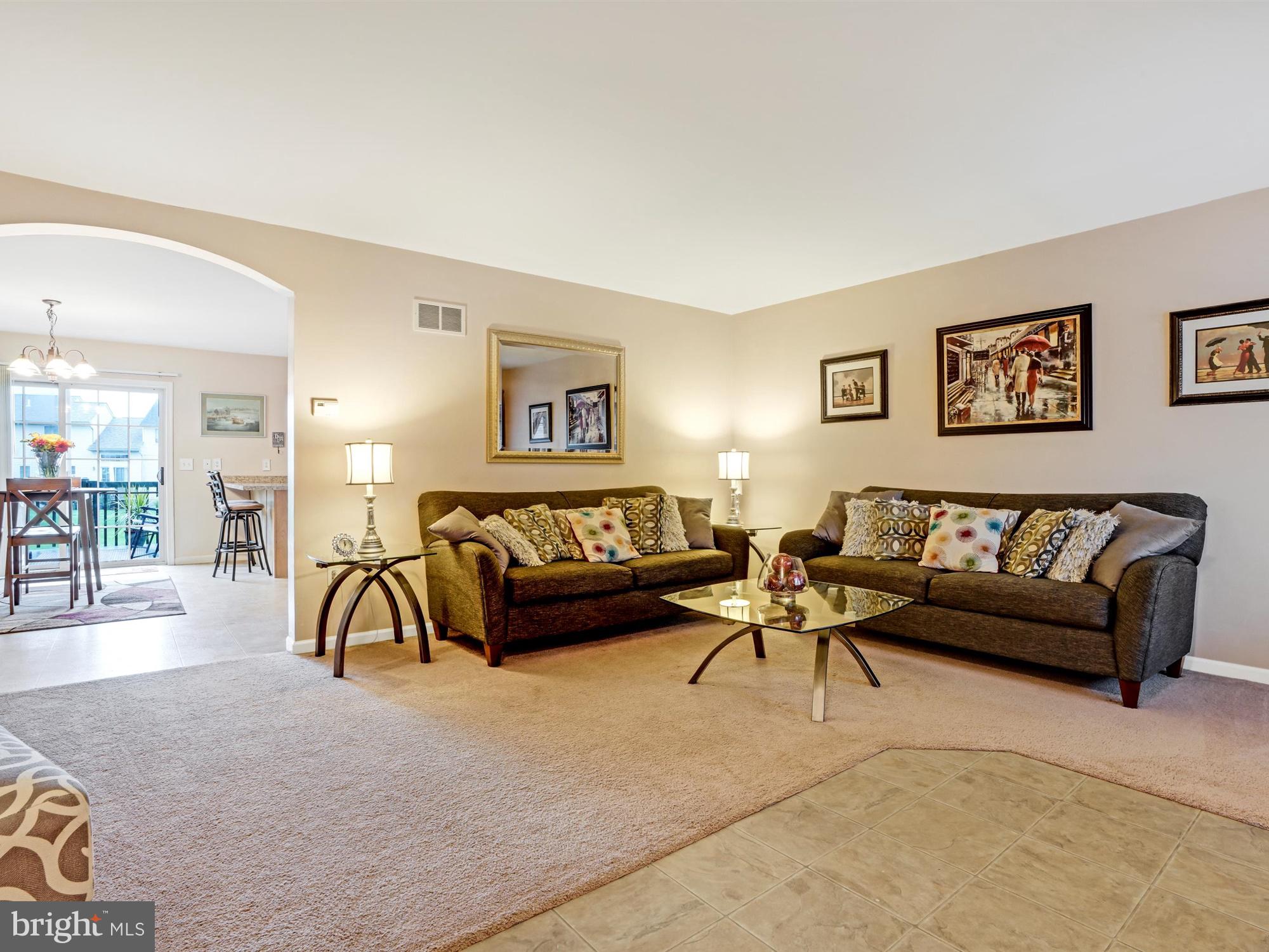 VILLAGE SQUARE MAYTOWN - Residential