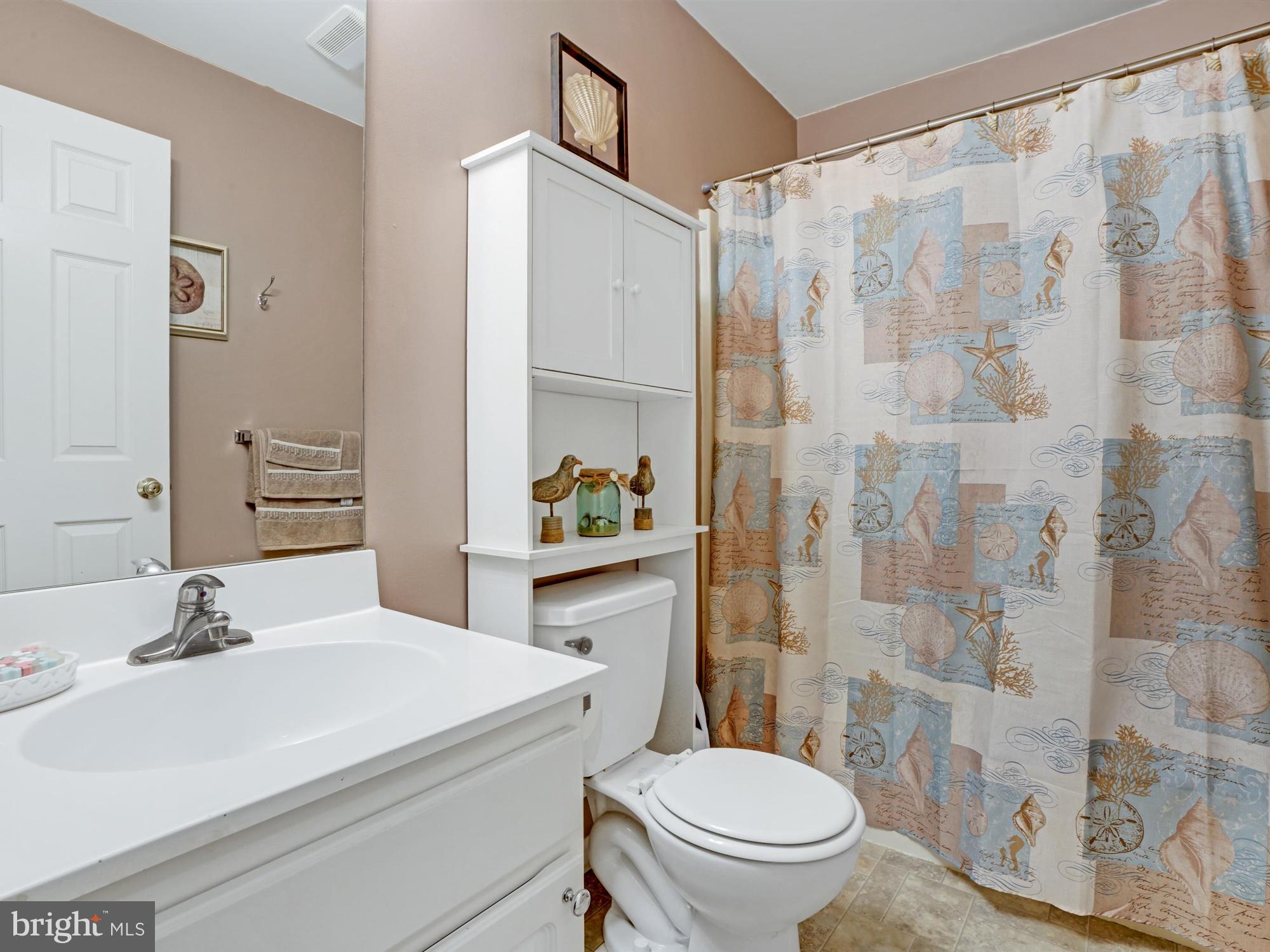 VILLAGE SQUARE MAYTOWN - Residential