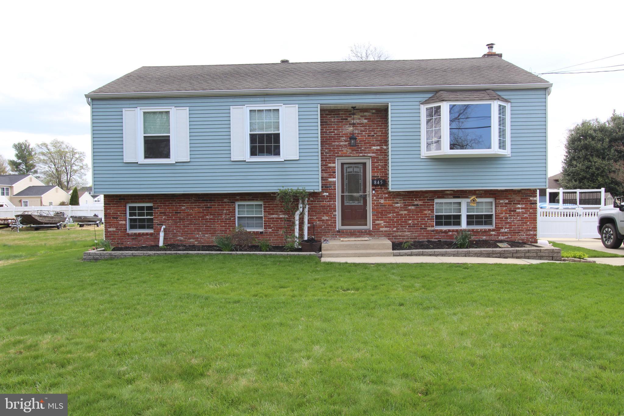 845 MULLEN AVENUE