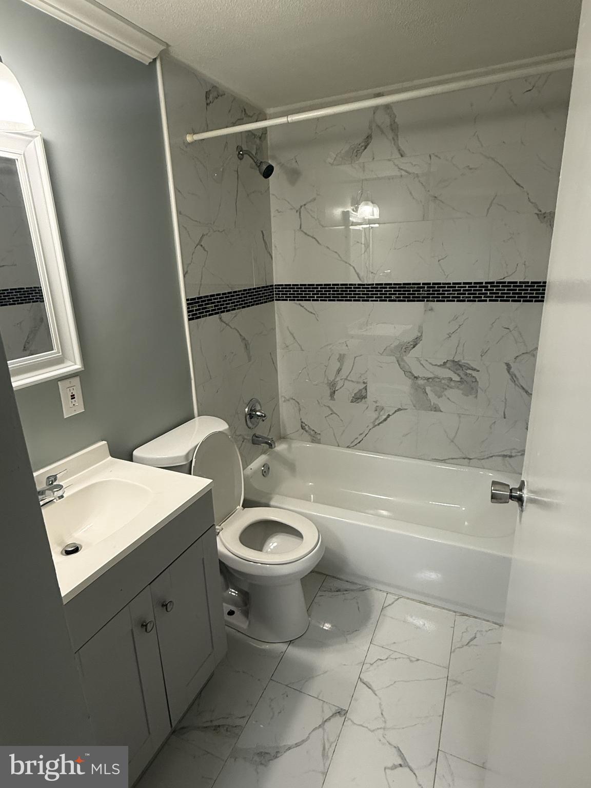 WINDMILL SQUARE - Residential Lease