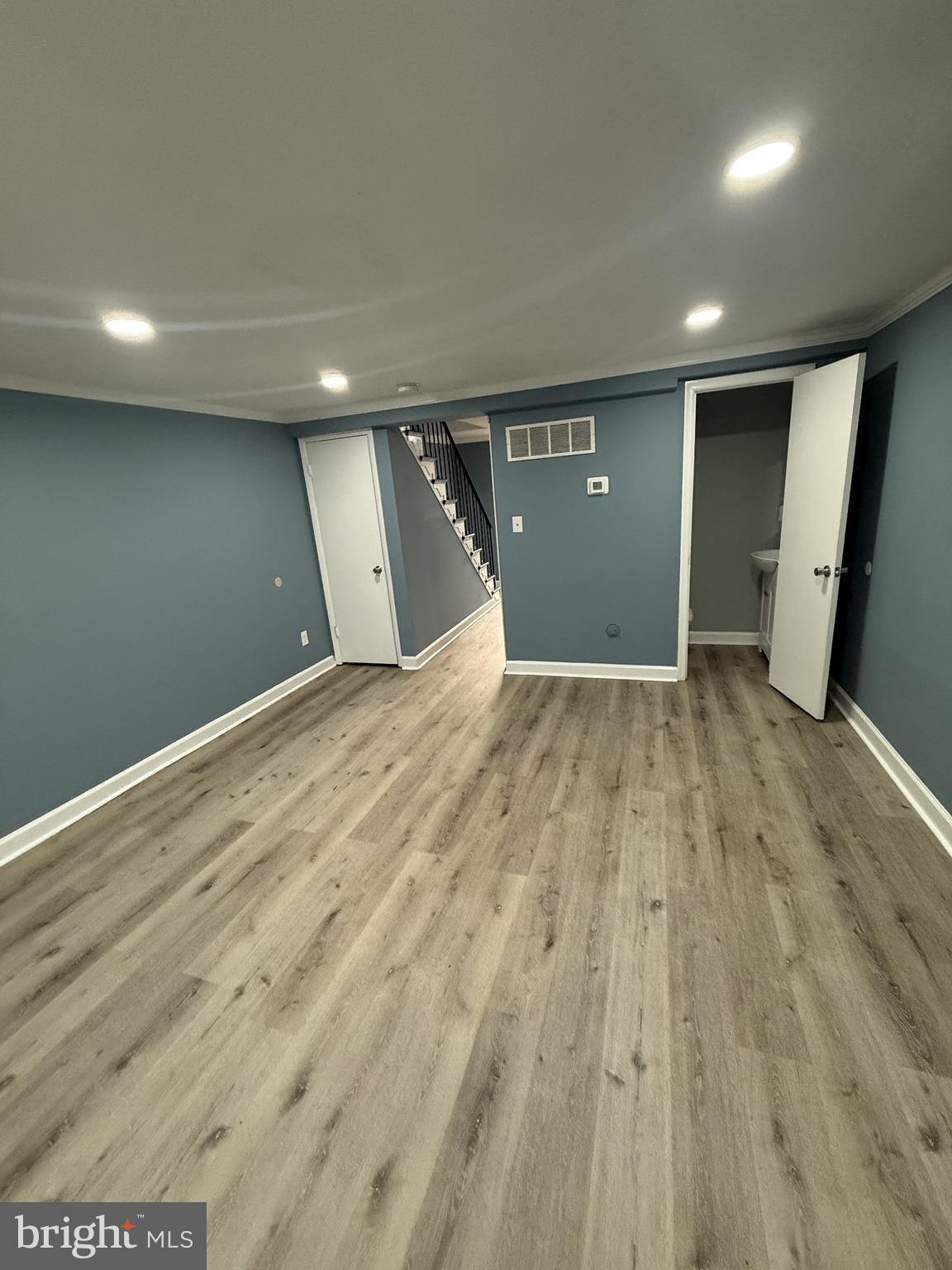 WINDMILL SQUARE - Residential Lease