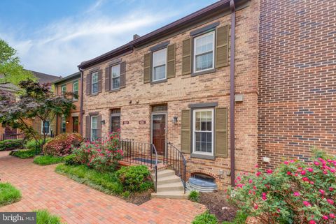 Photo of 6712 Langston Boulevard #C, ARLINGTON, VA 22205 (MLS # VAAR2072866)