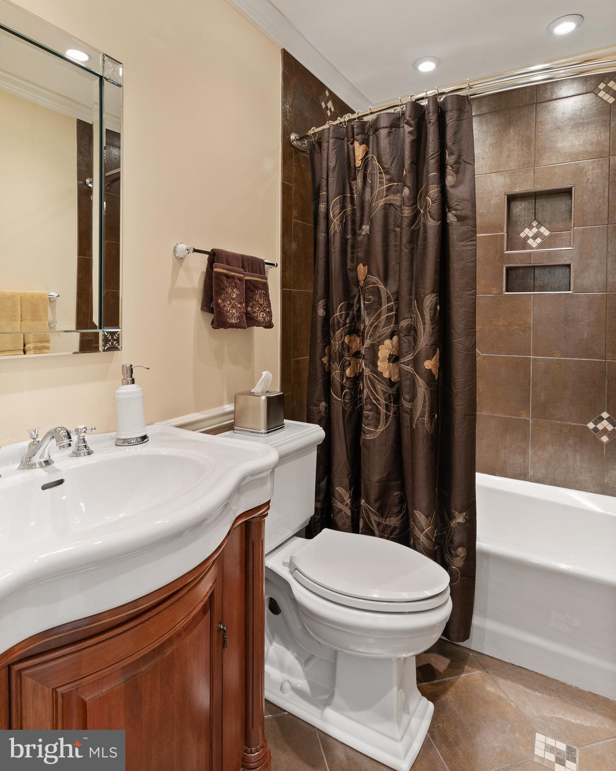 CHESAPEAKE HARBOUR - Residential