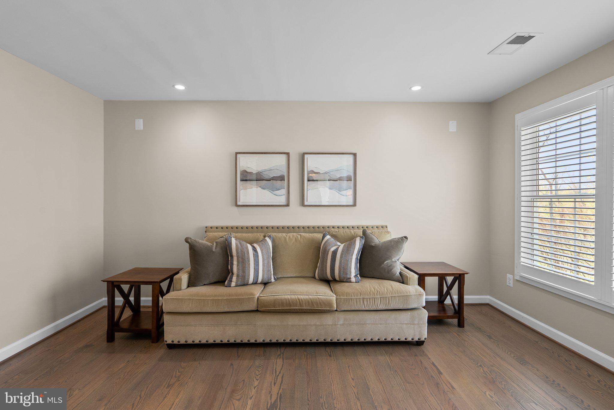 SOUTH BANK - Residential