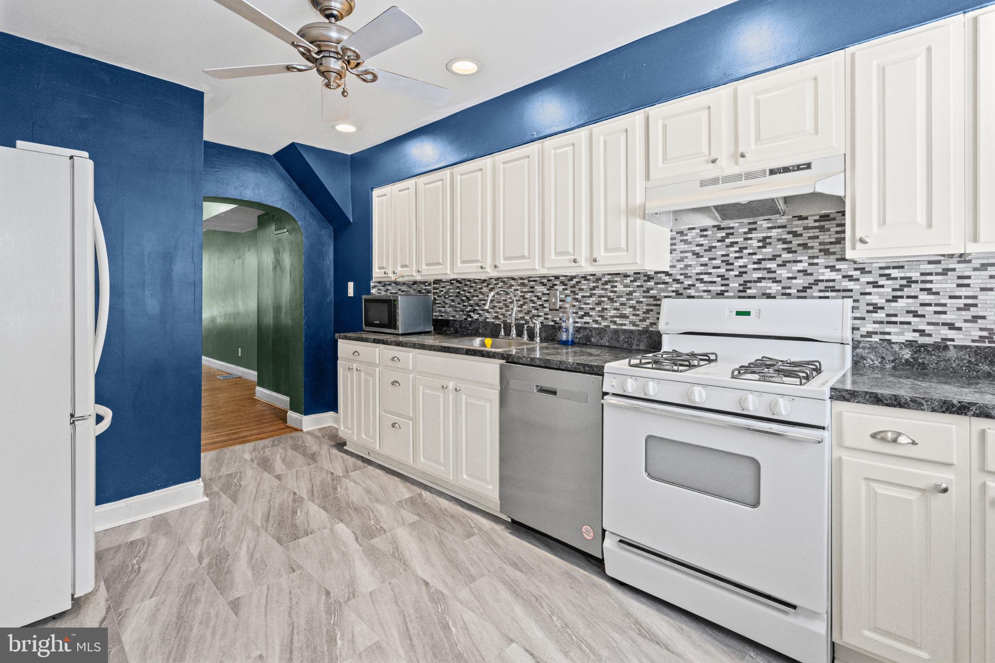 LOCUST POINT - Residential