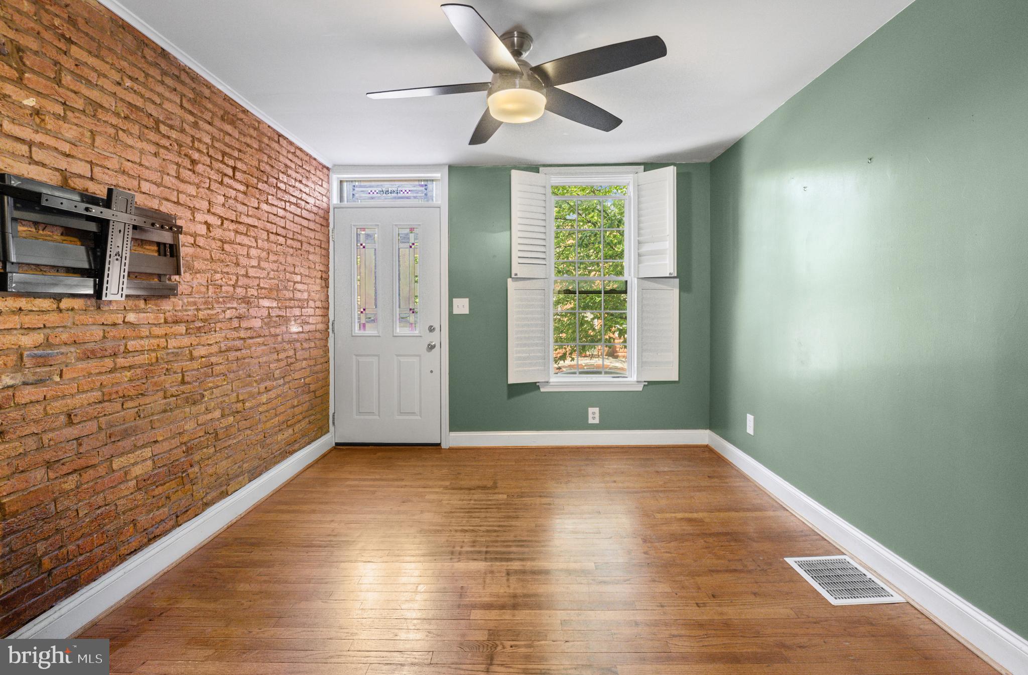 LOCUST POINT - Residential