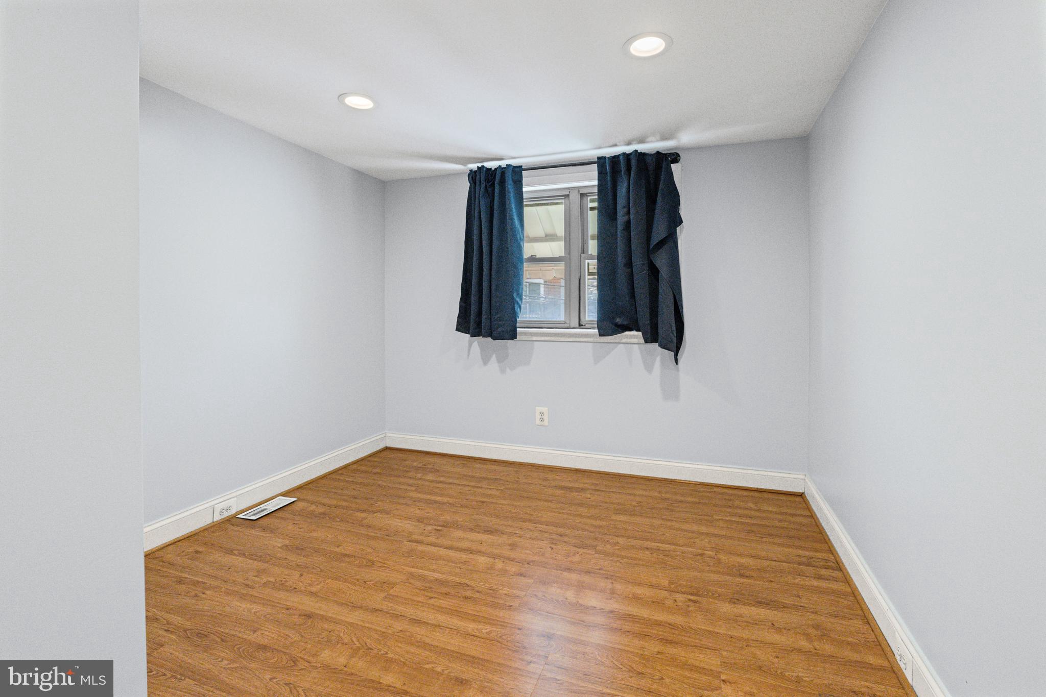 LOCUST POINT - Residential