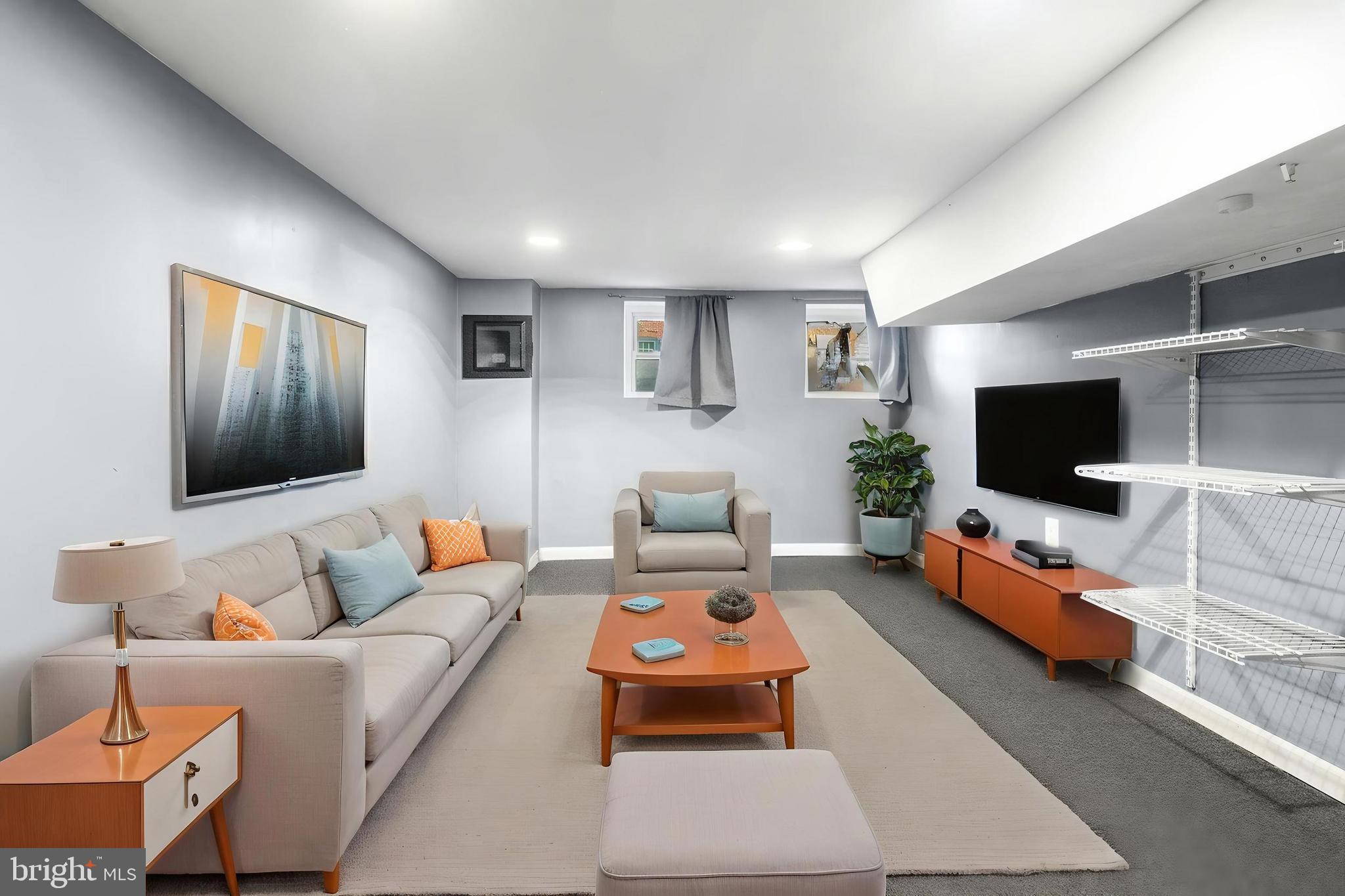 LOCUST POINT - Residential